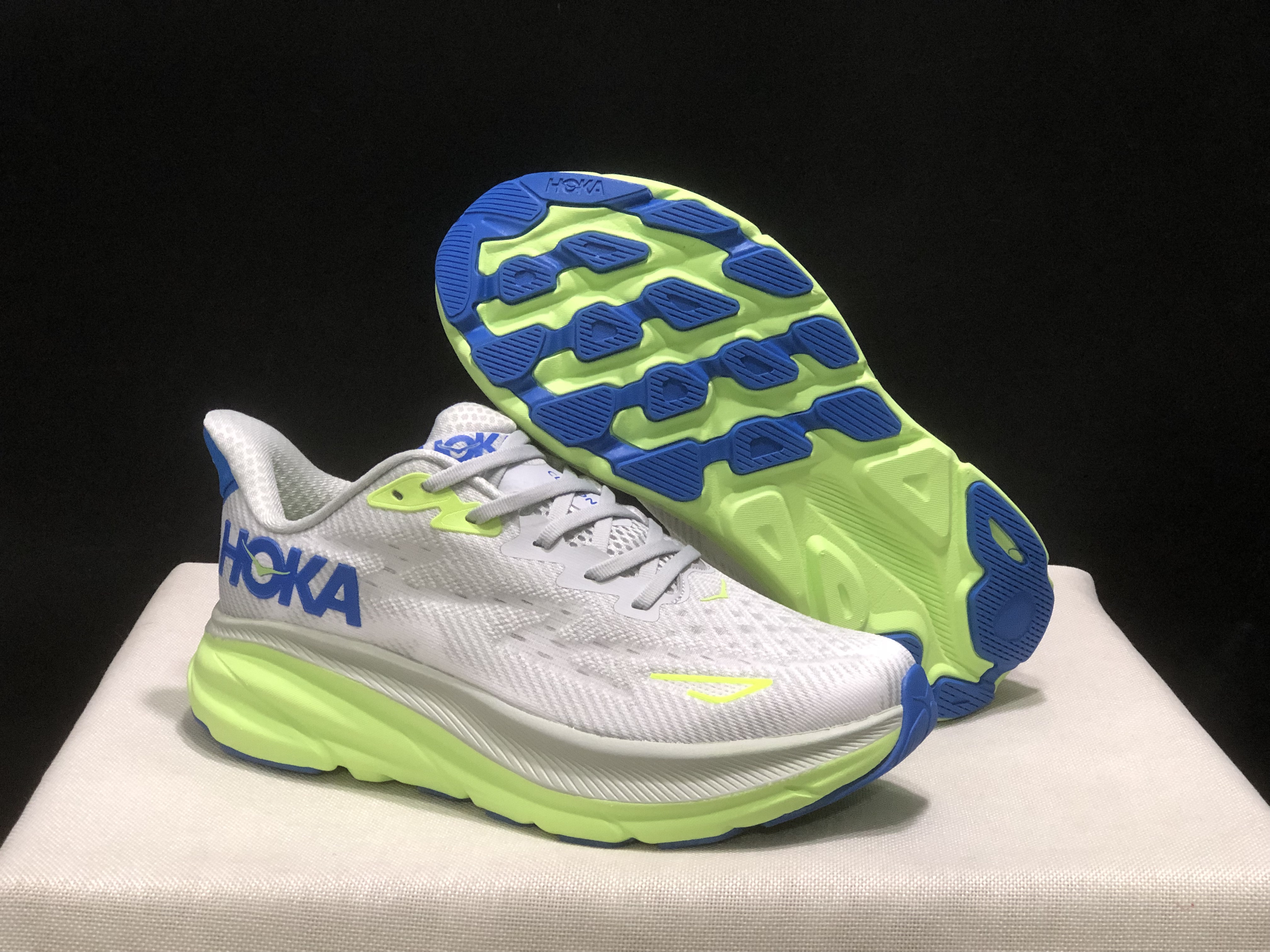 Hoka One One Clifton 9 Running Shoes Athletic Shoes Sneakers White/Green