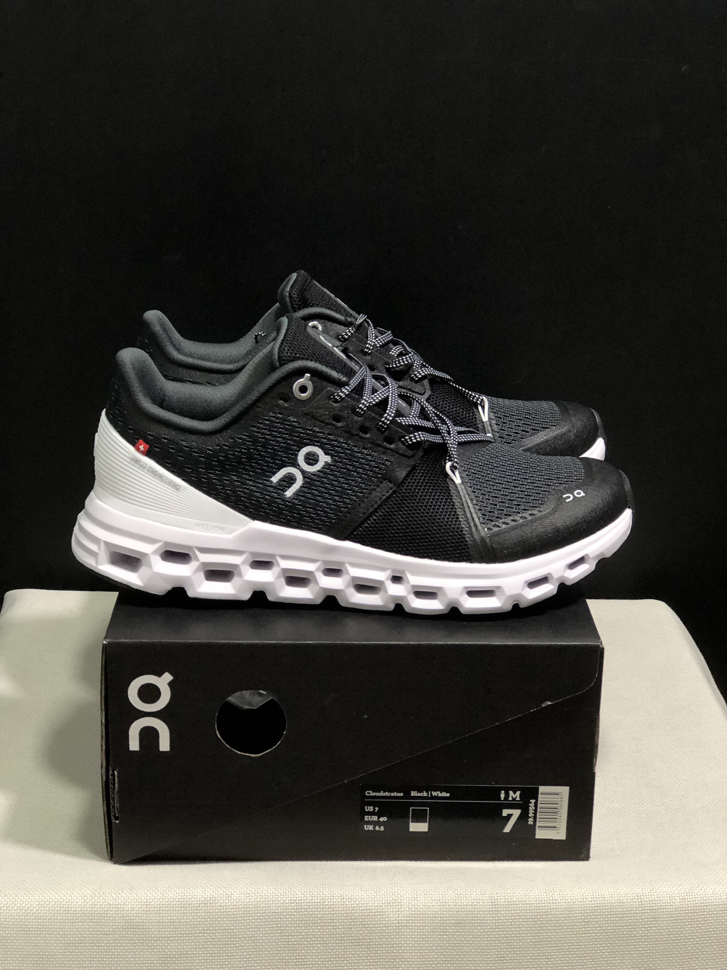 On Running Cloudstratus Shock-Absorbing And Breathable Running Shoes Black/White