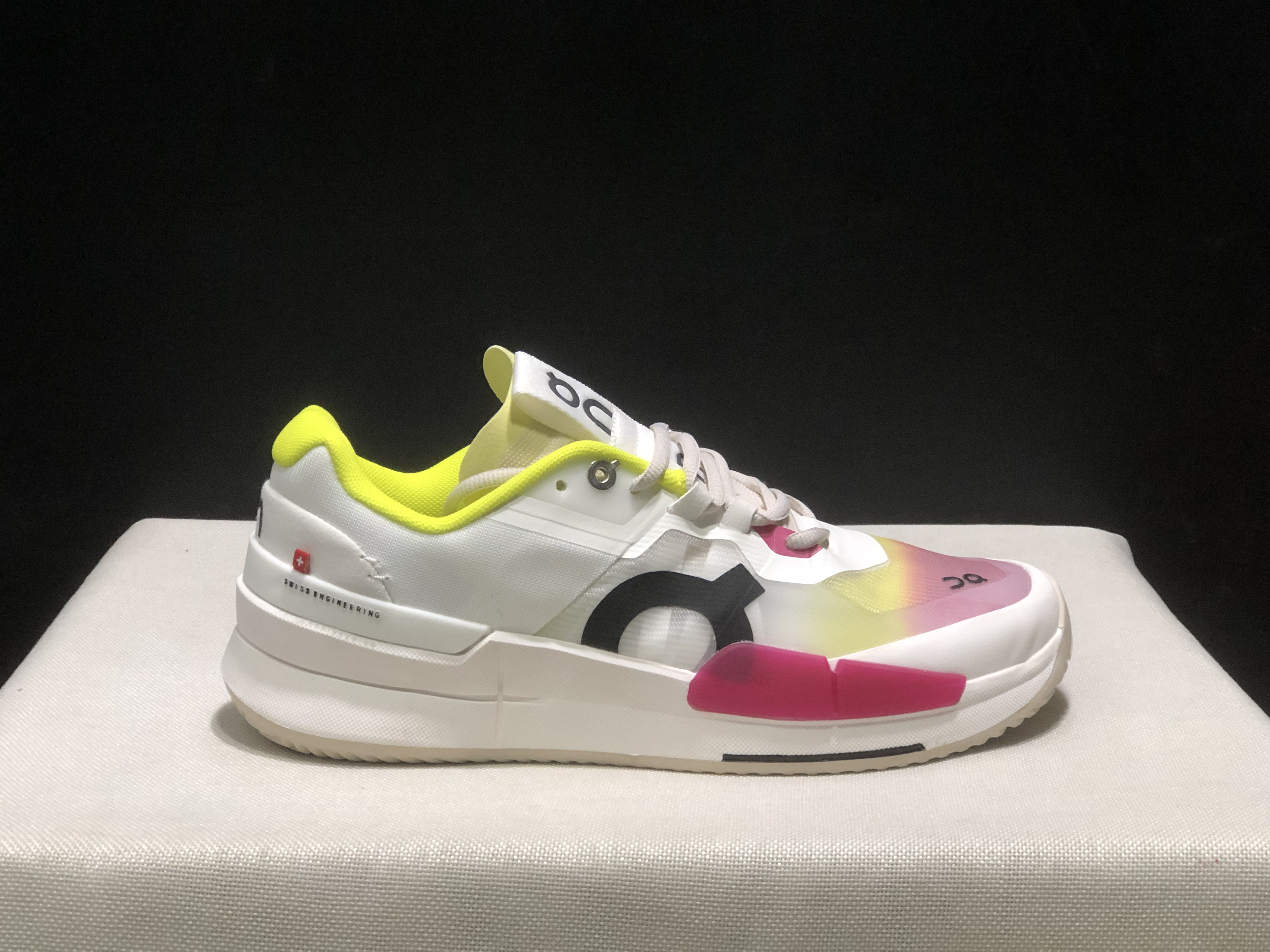 On Running The Roger Pro 2 Breathable Mesh Training Running Shoes White/Lemon Yellow/Rose Red