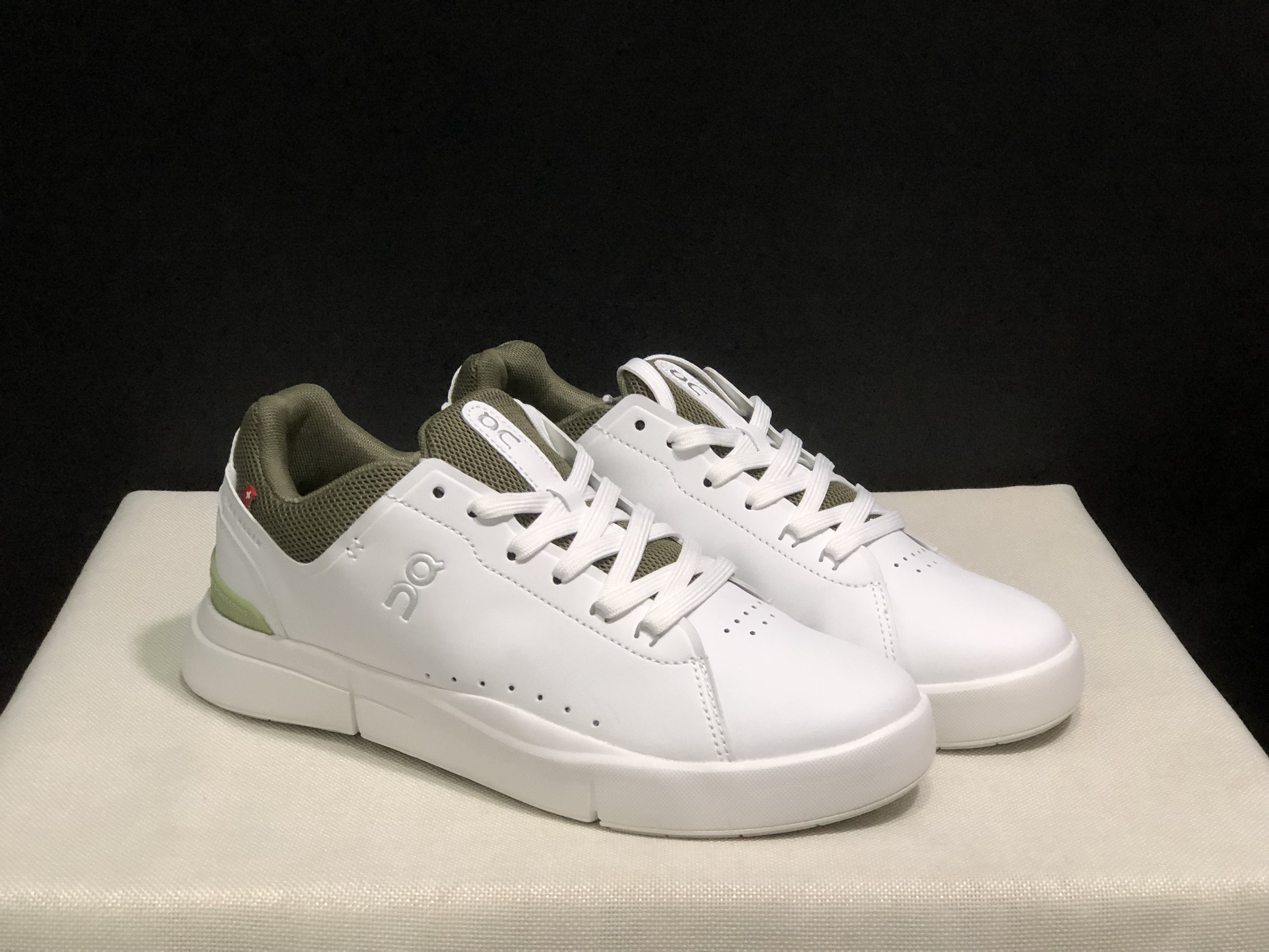 On Running The Roger Spin Breathable Mesh Sneakers White/Army Green