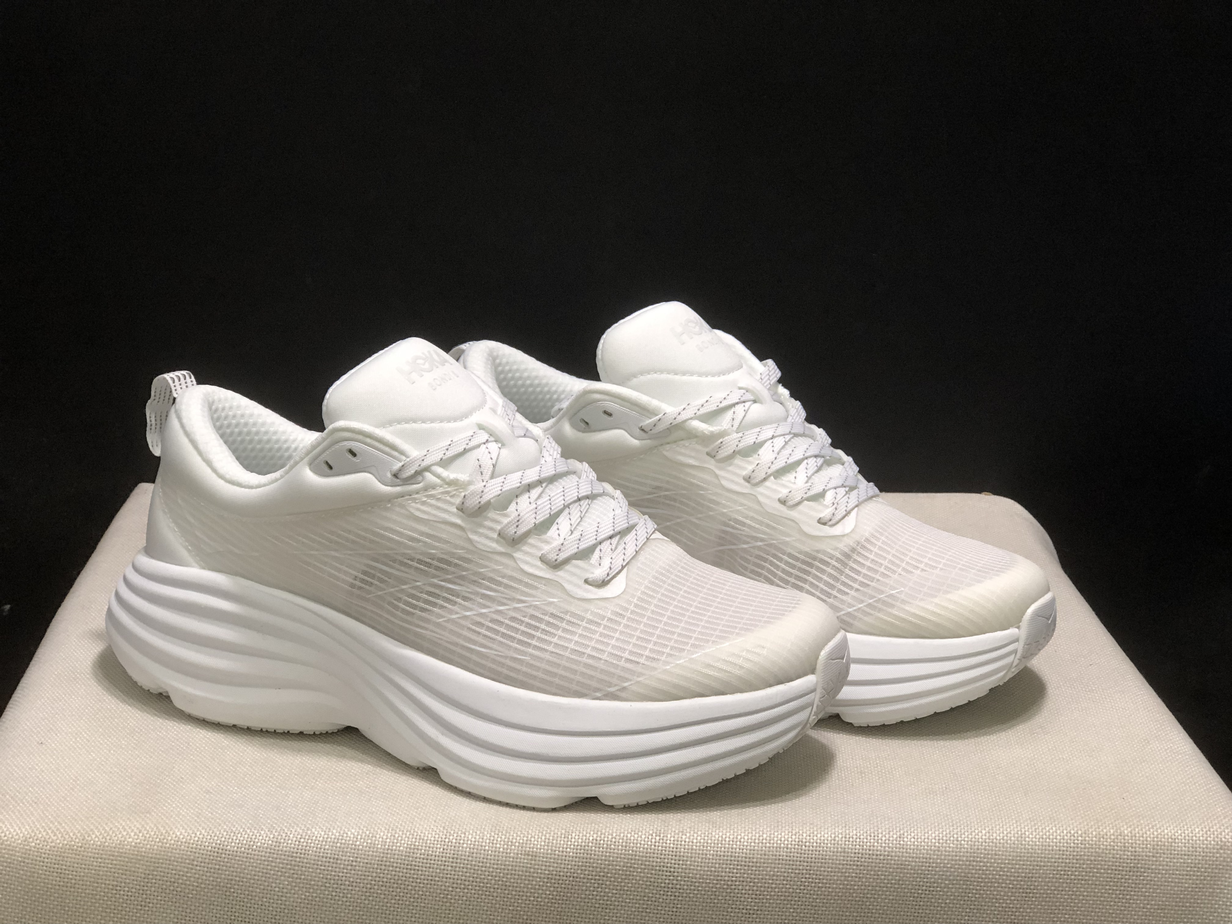 Hoka One One Bondi 8 Breathable Low-top Running Shoes White