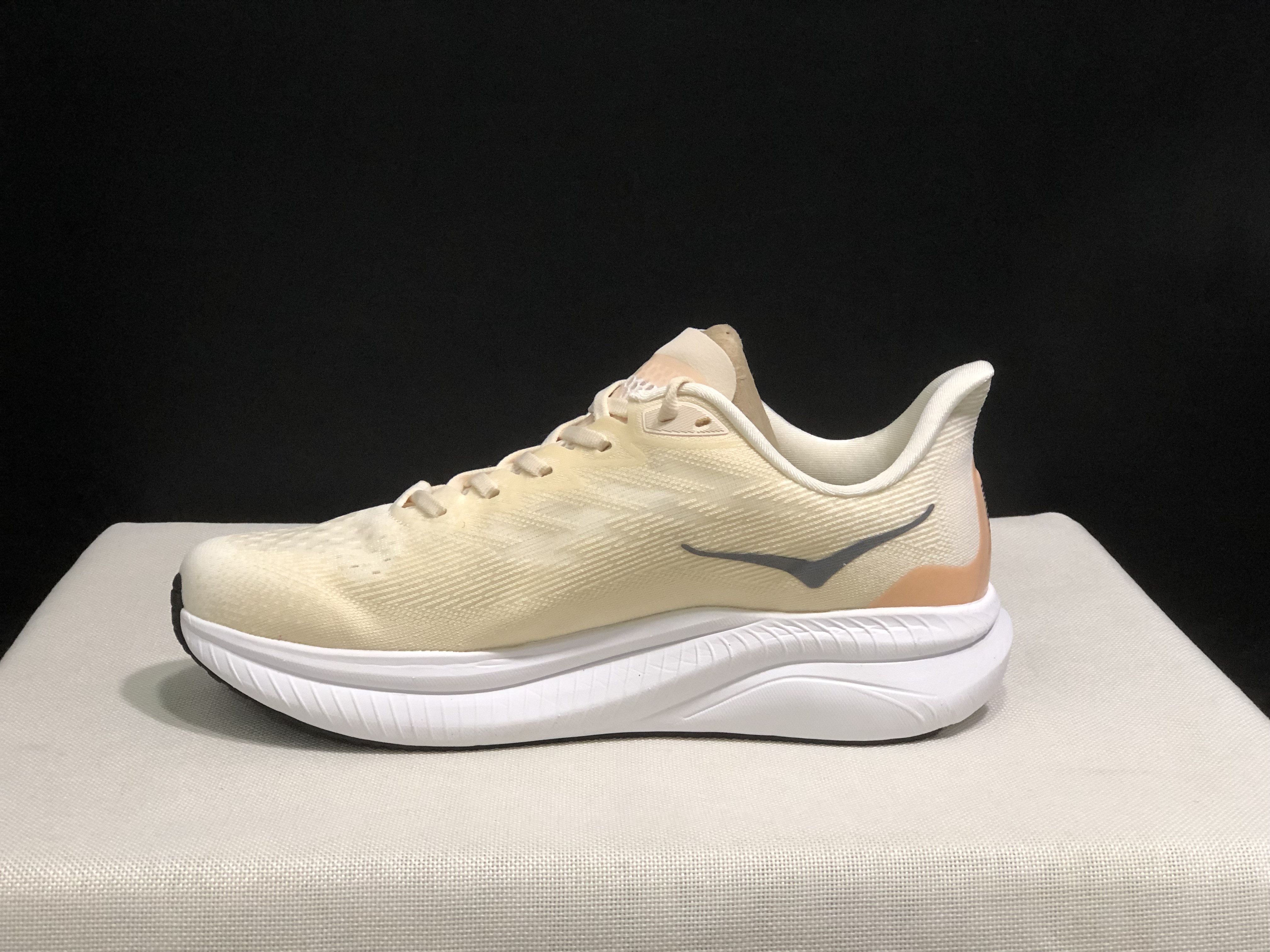 Hoka One One Mach 6 Wear-resistant Breathable Low-top Running Shoes Sneakers Cream