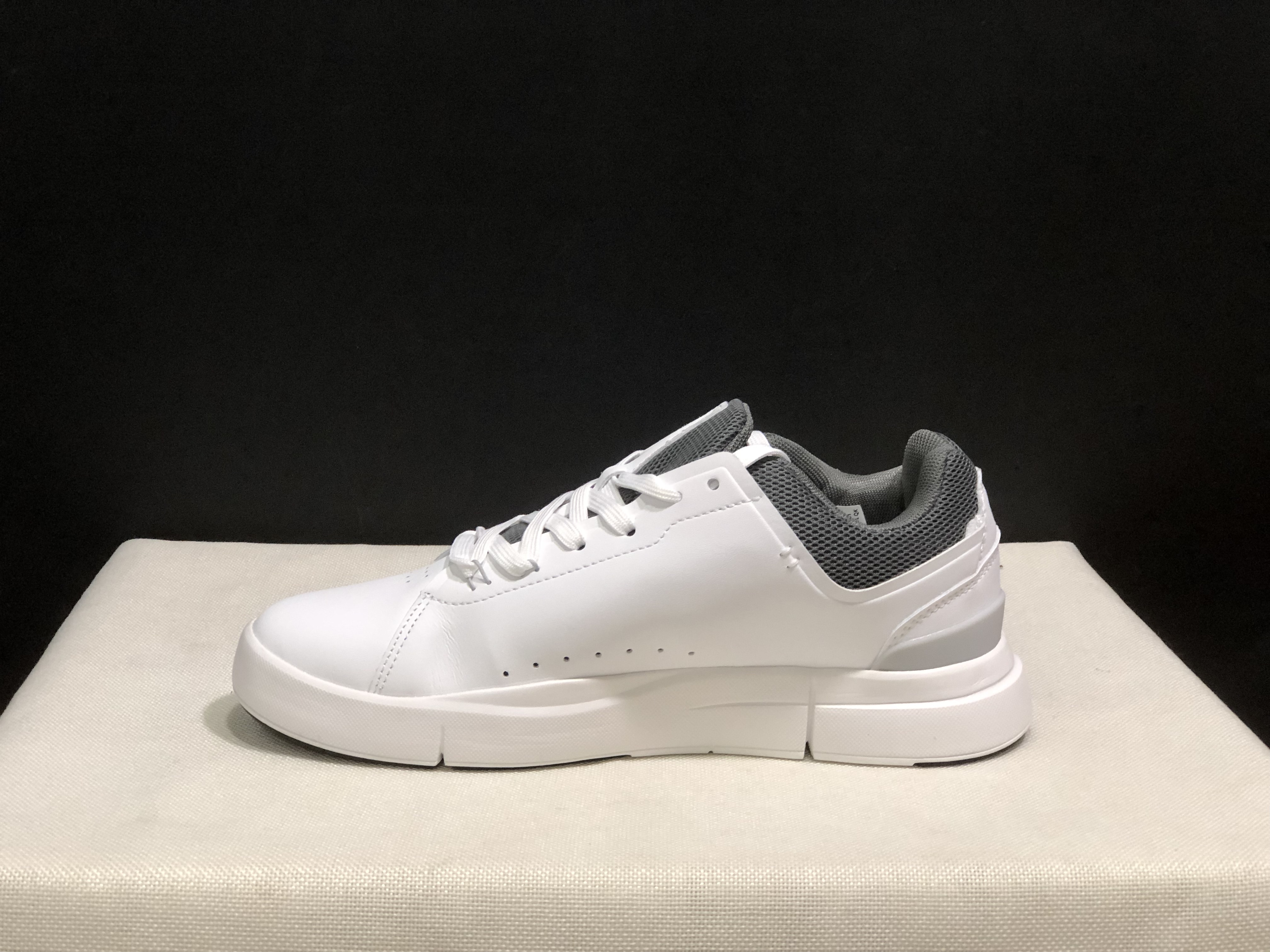 On Running The Roger Spin Board Shoes White/Wolf Grey