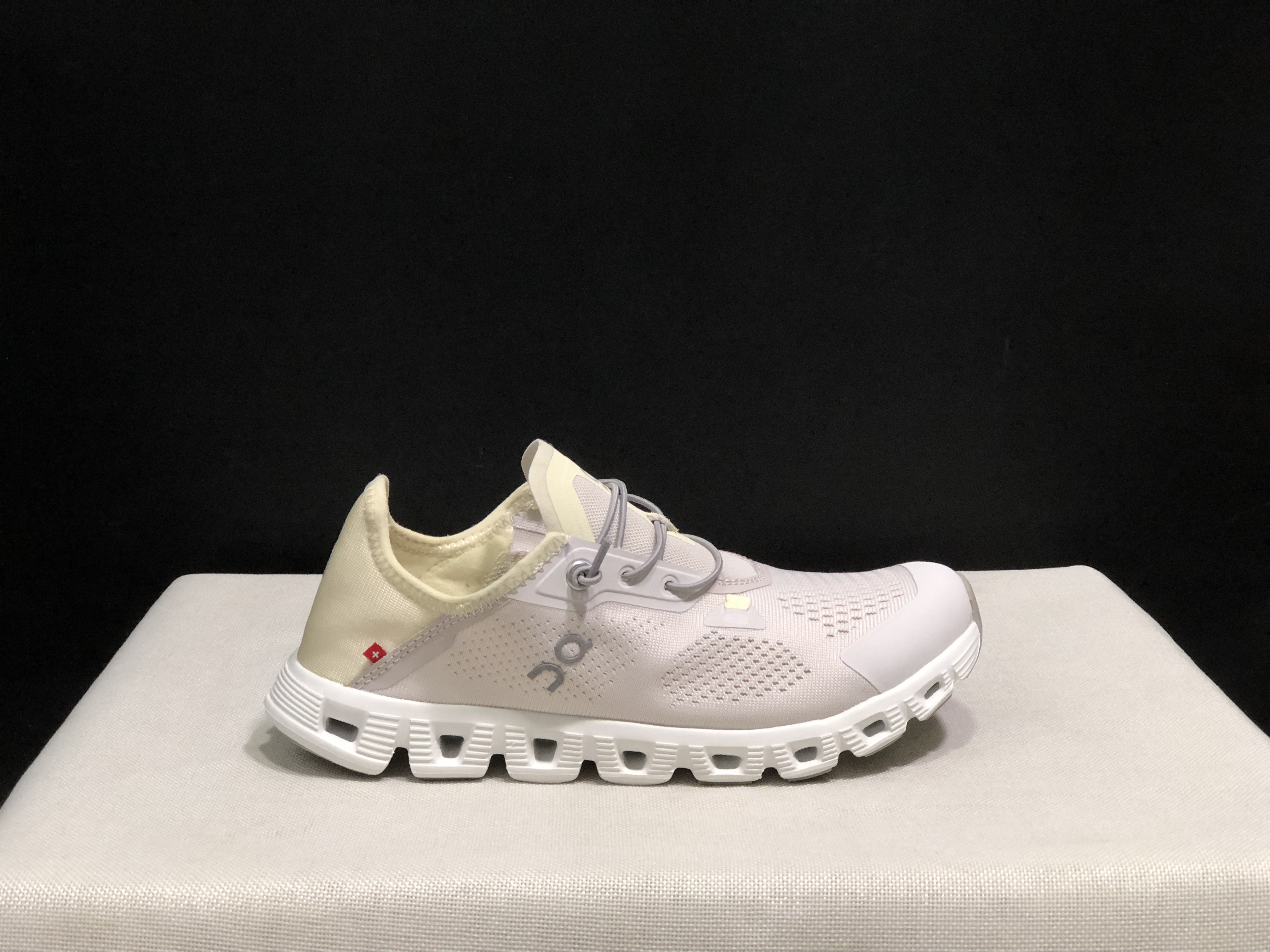 On Running Cloud 5 Coast Convenient And Breathable Running Shoes Cream/Light Yellow