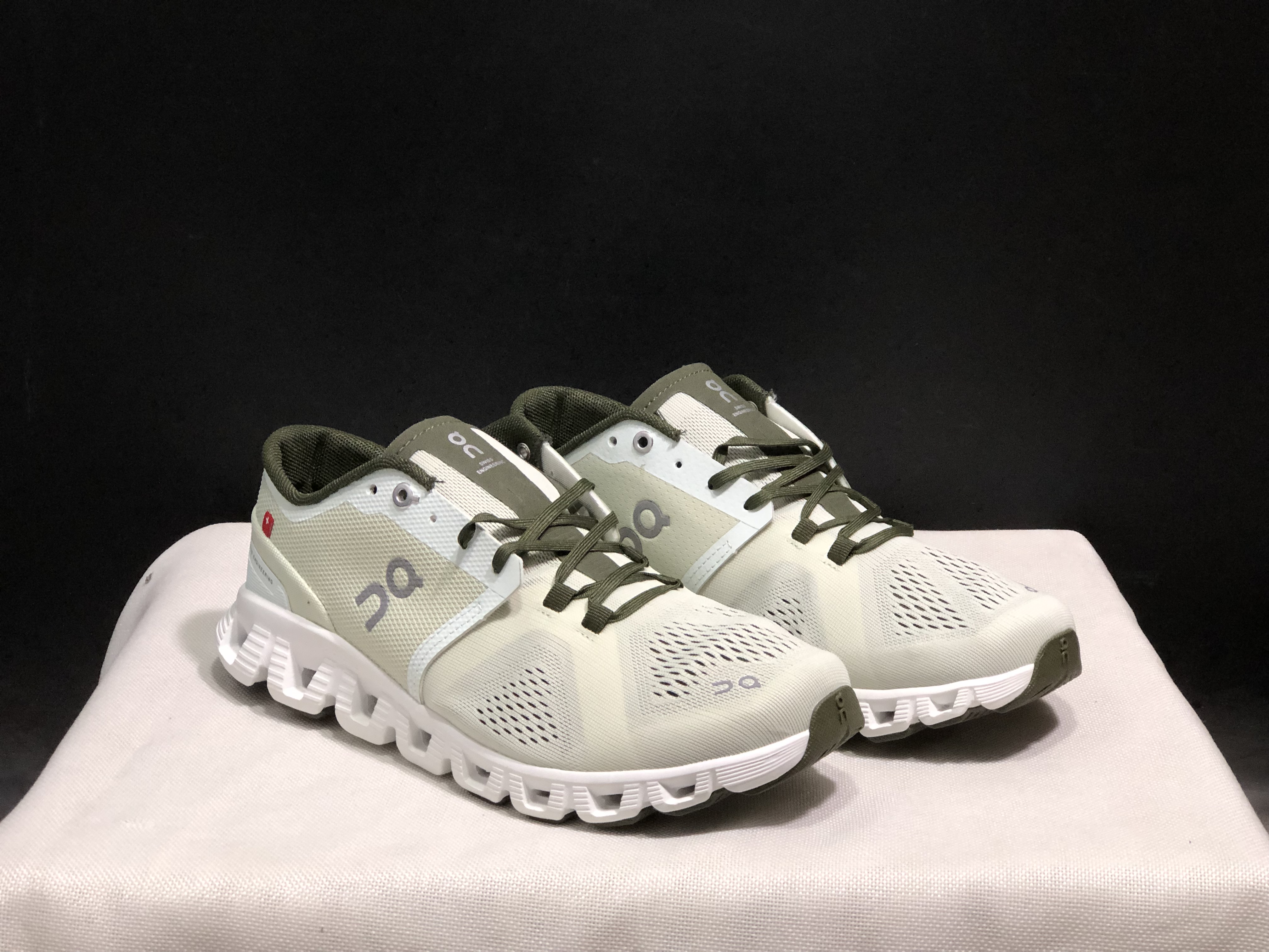 On Running Cloud X Lightweight Running Shoes Aloe Green