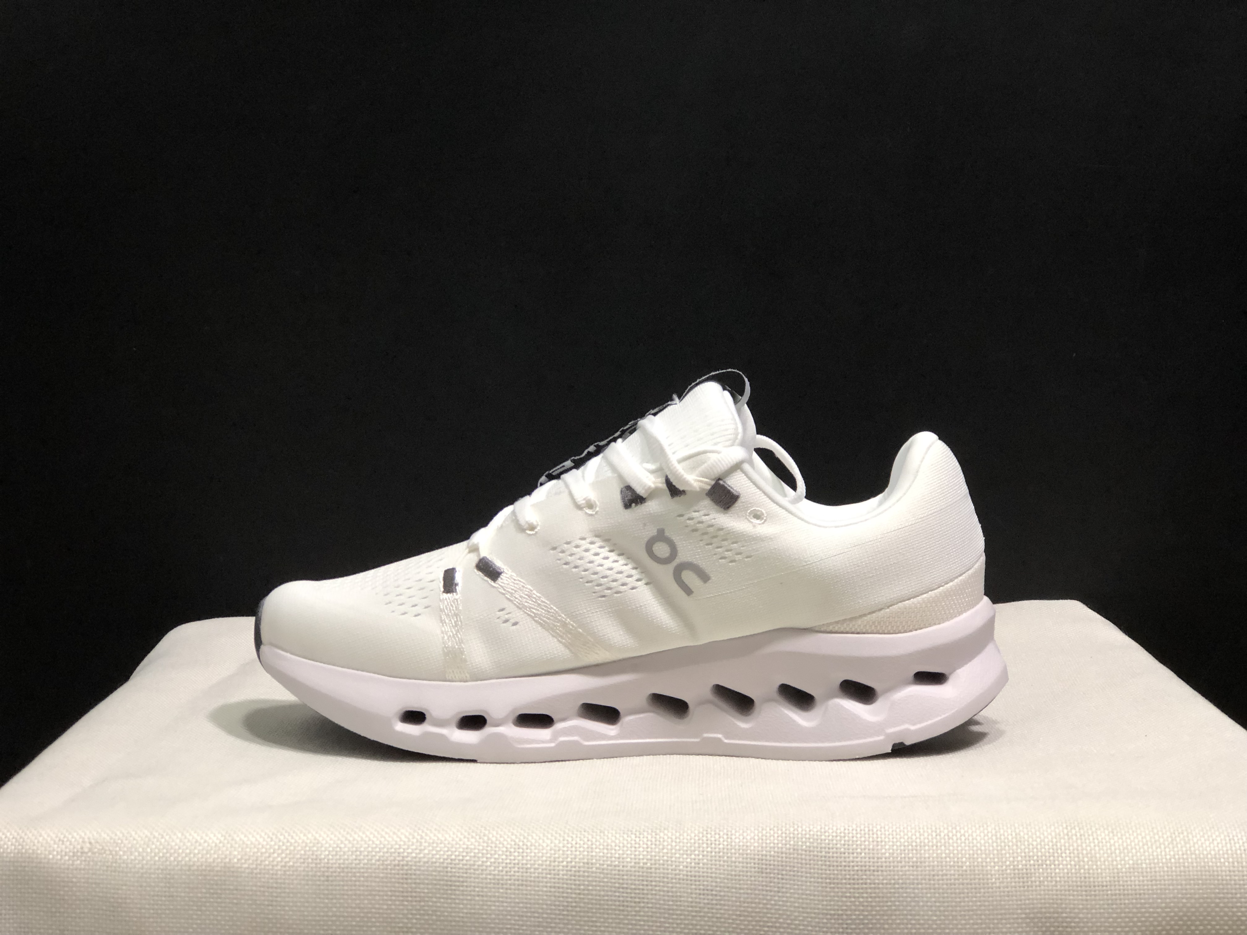 On Running Cloudsurfer Training Anti-Slip Running Shoes White