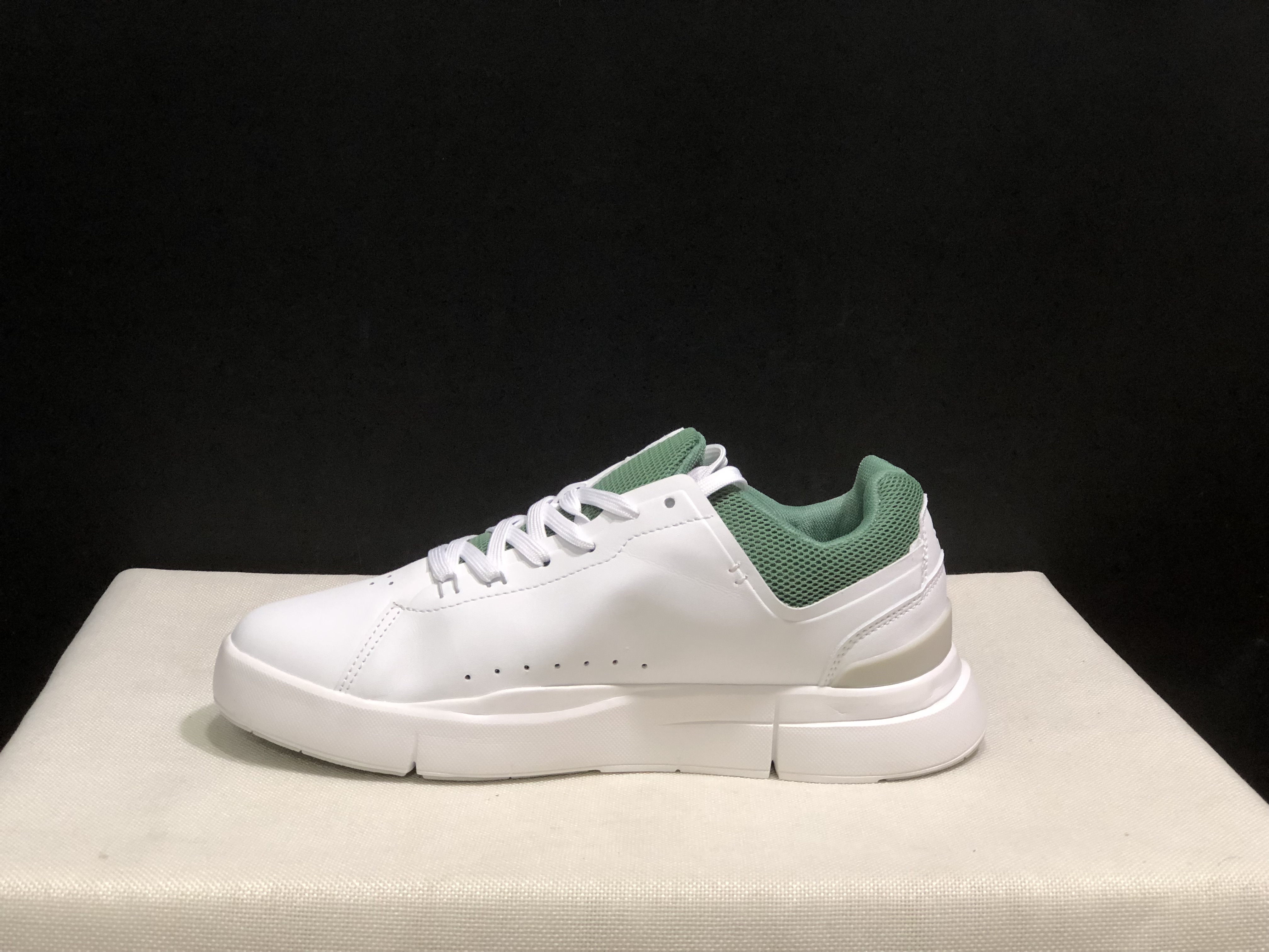 On Running The Roger Spin Board Shoes White/Green