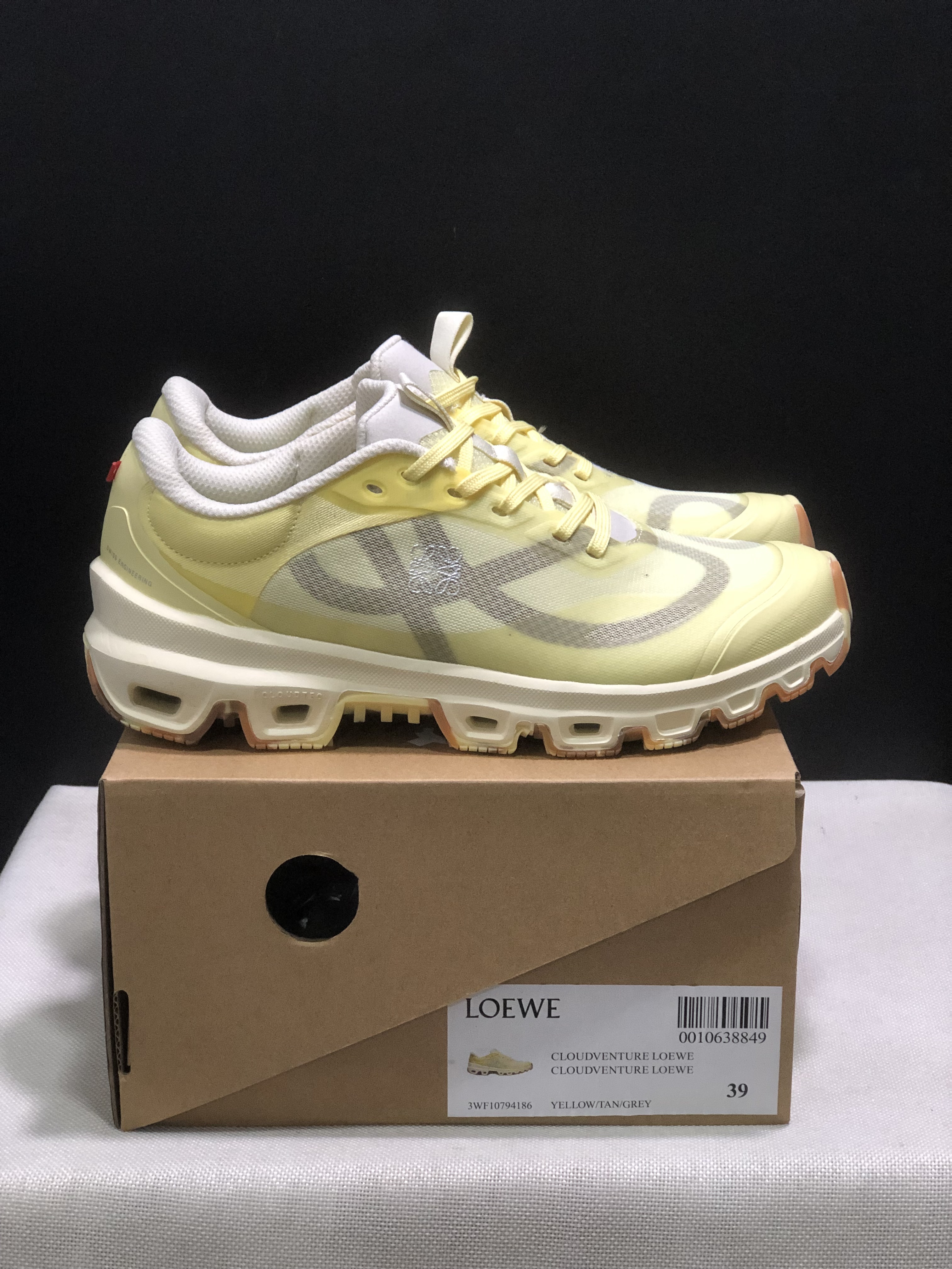 LOEWE x On Running Cloudventure 2.0 Running Shoes Co-Signed Edition Yellow