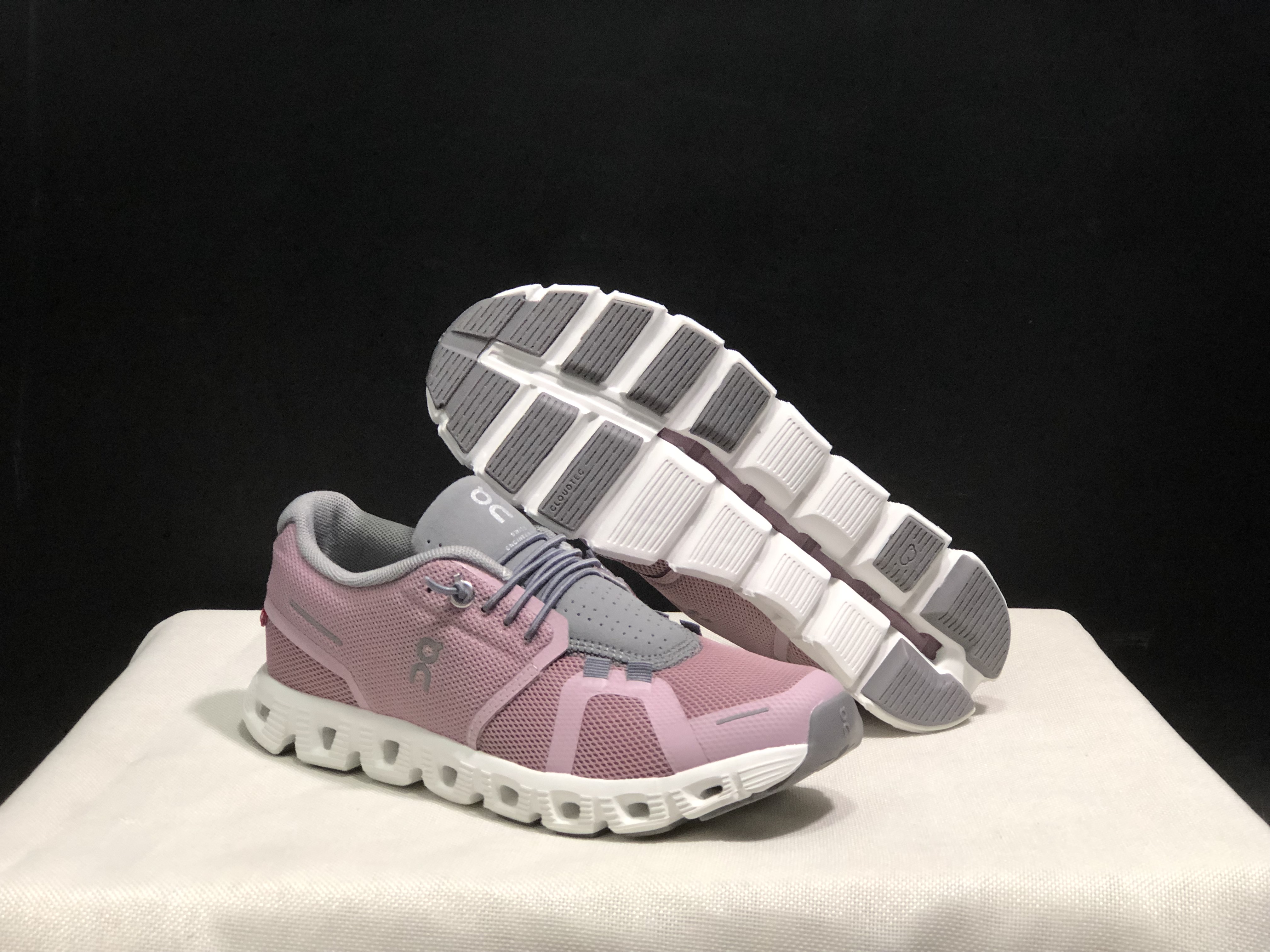 On Running Cloud 5 Lightweight Running Shoes Purple