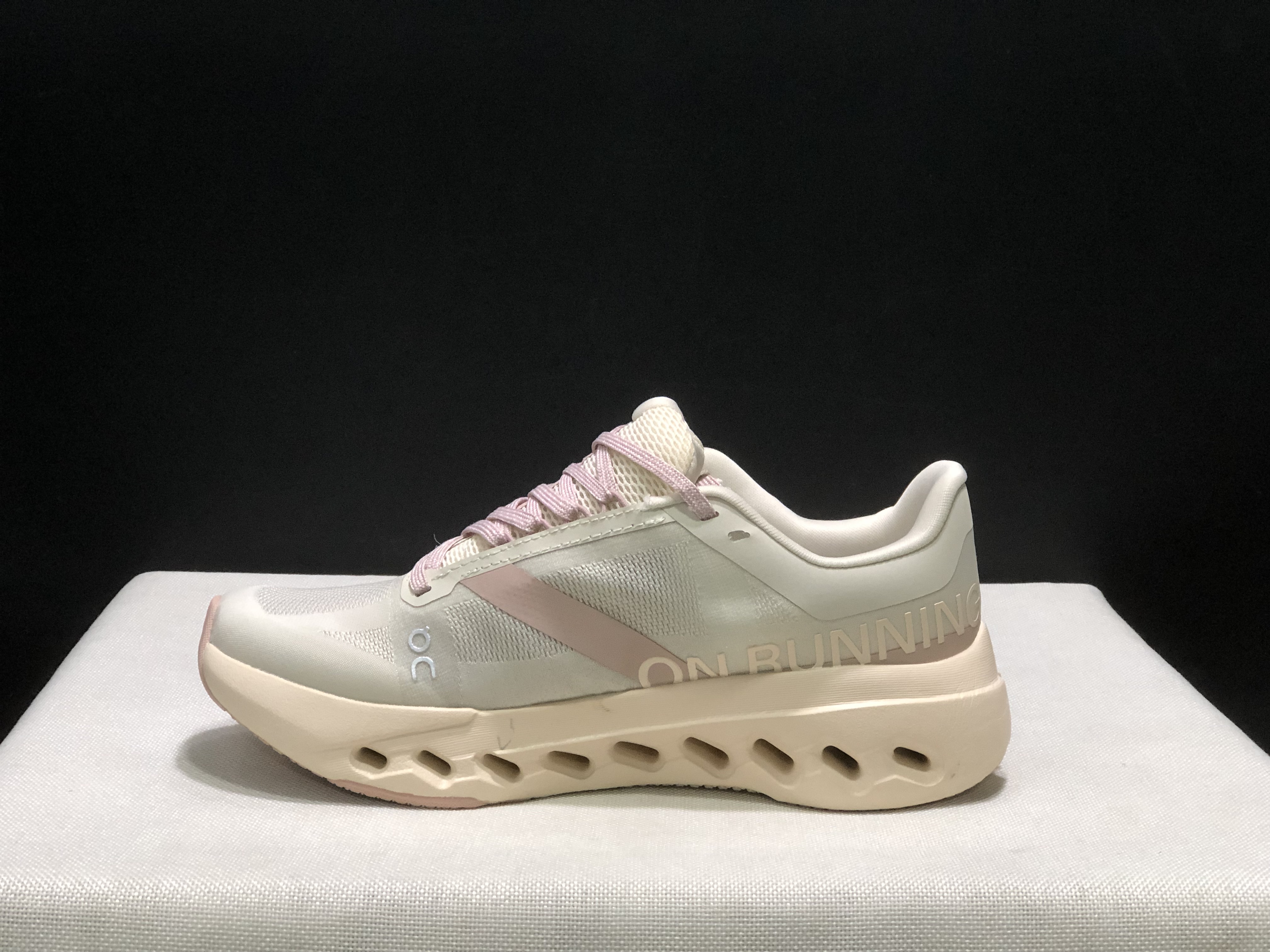 On Running Cloudsurfer Next Casual Running Shoes Moonlight/Powder