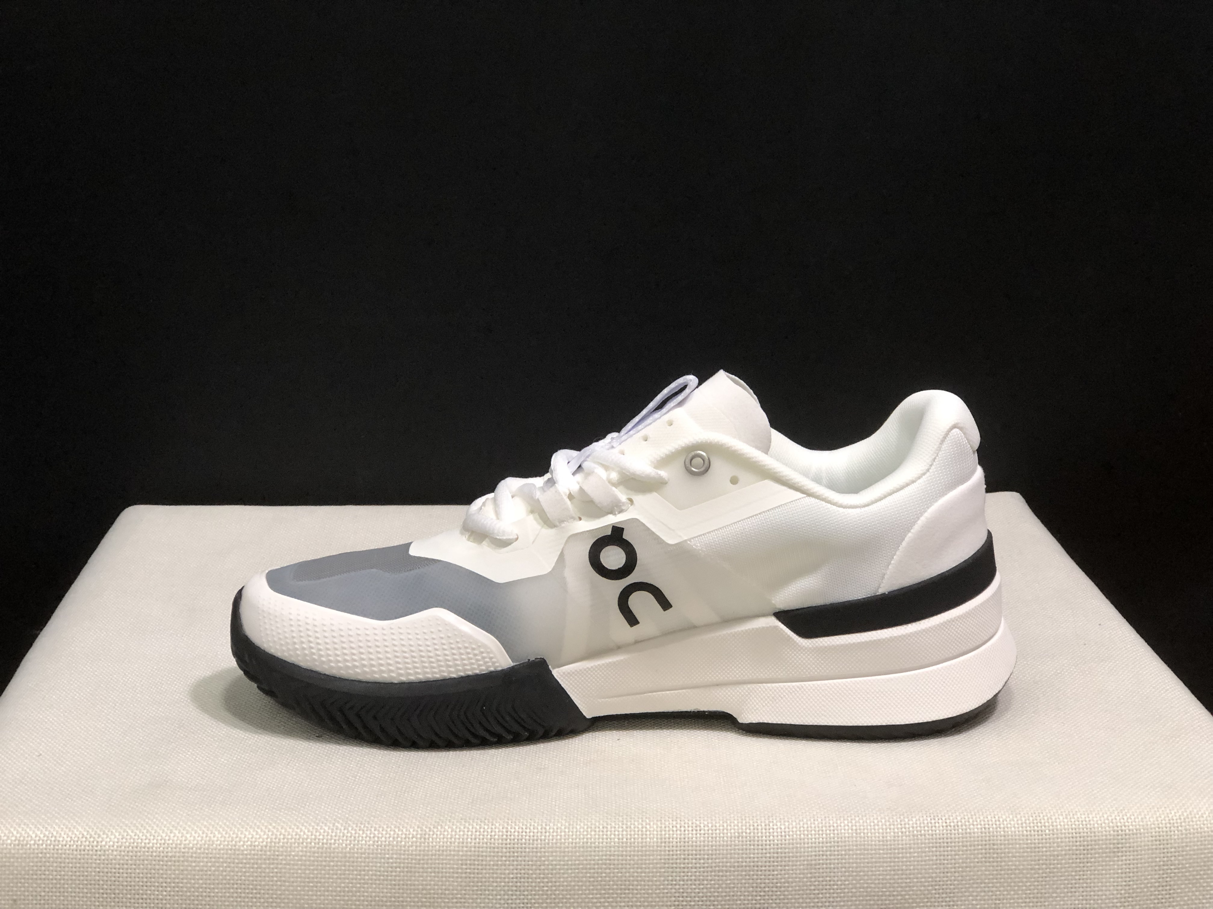On Running The Roger Pro 2 Breathable Mesh Training Running Shoes White/Black