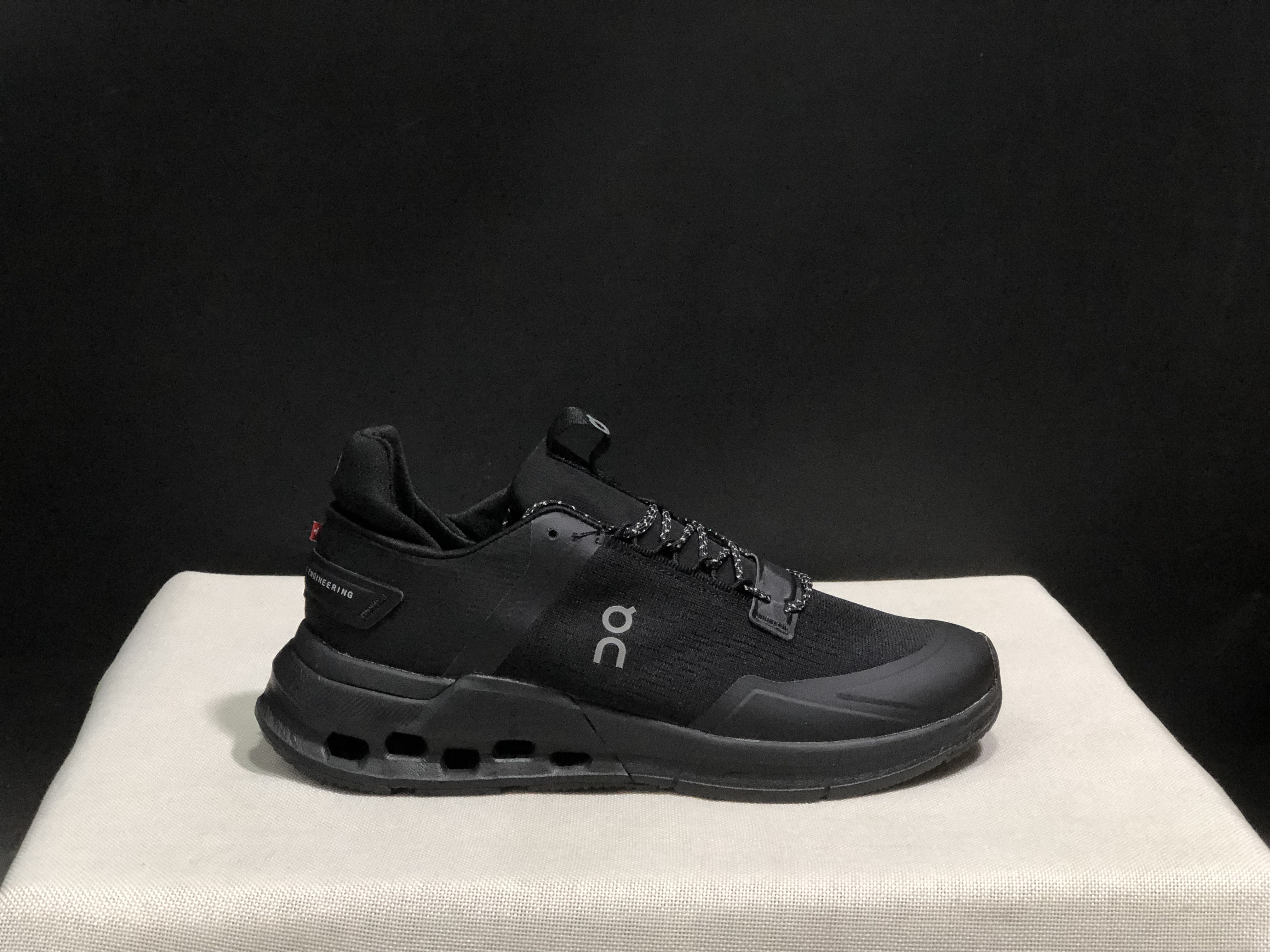 On Running Cloudnova Flux Comfortable Running Shoes All Black
