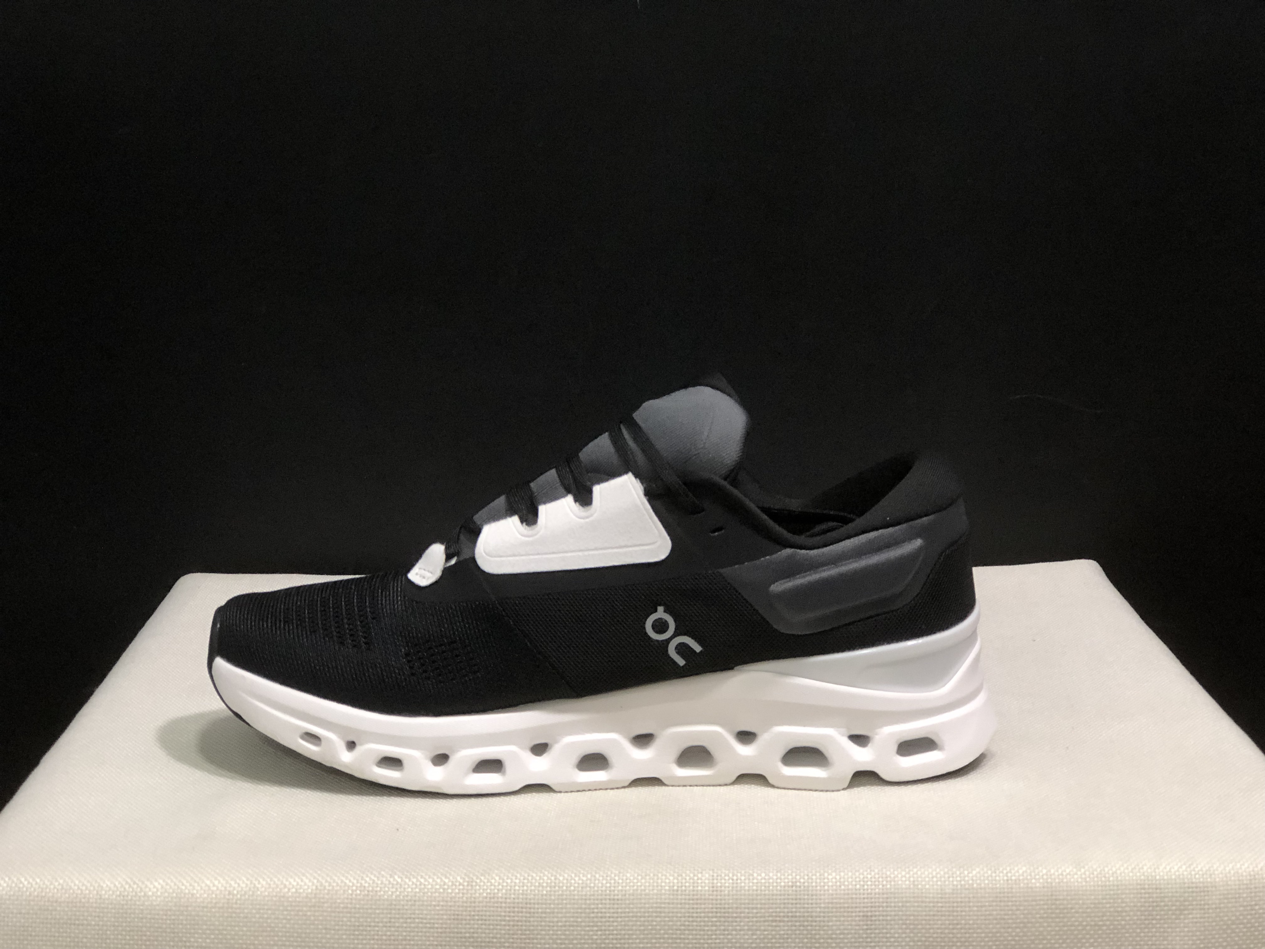 On Running Cloudstratus 3 Anti-Slip Running Shoes Black/White