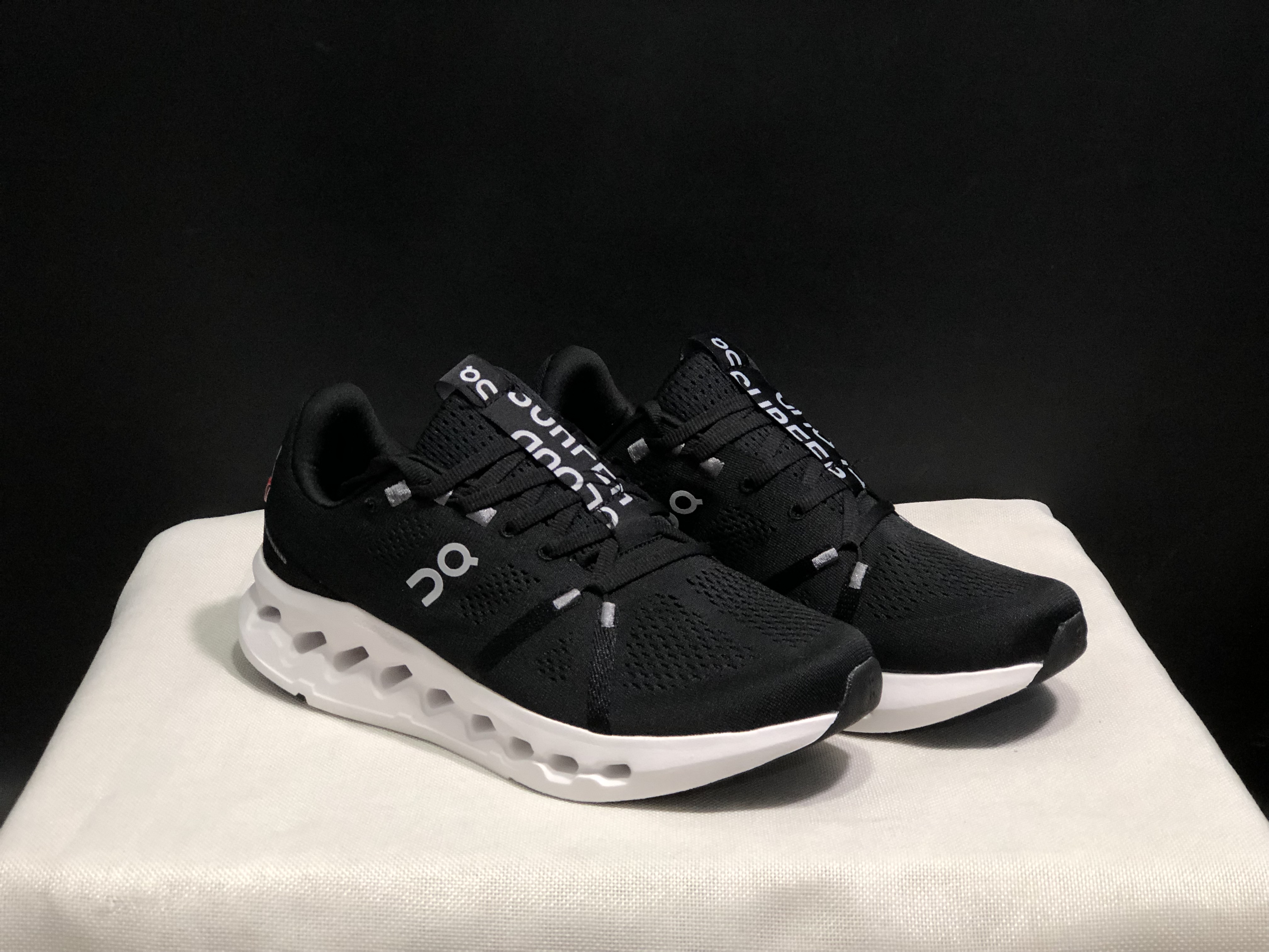 On Running Cloudsurfer Training Anti-Slip Running Shoes Black/White