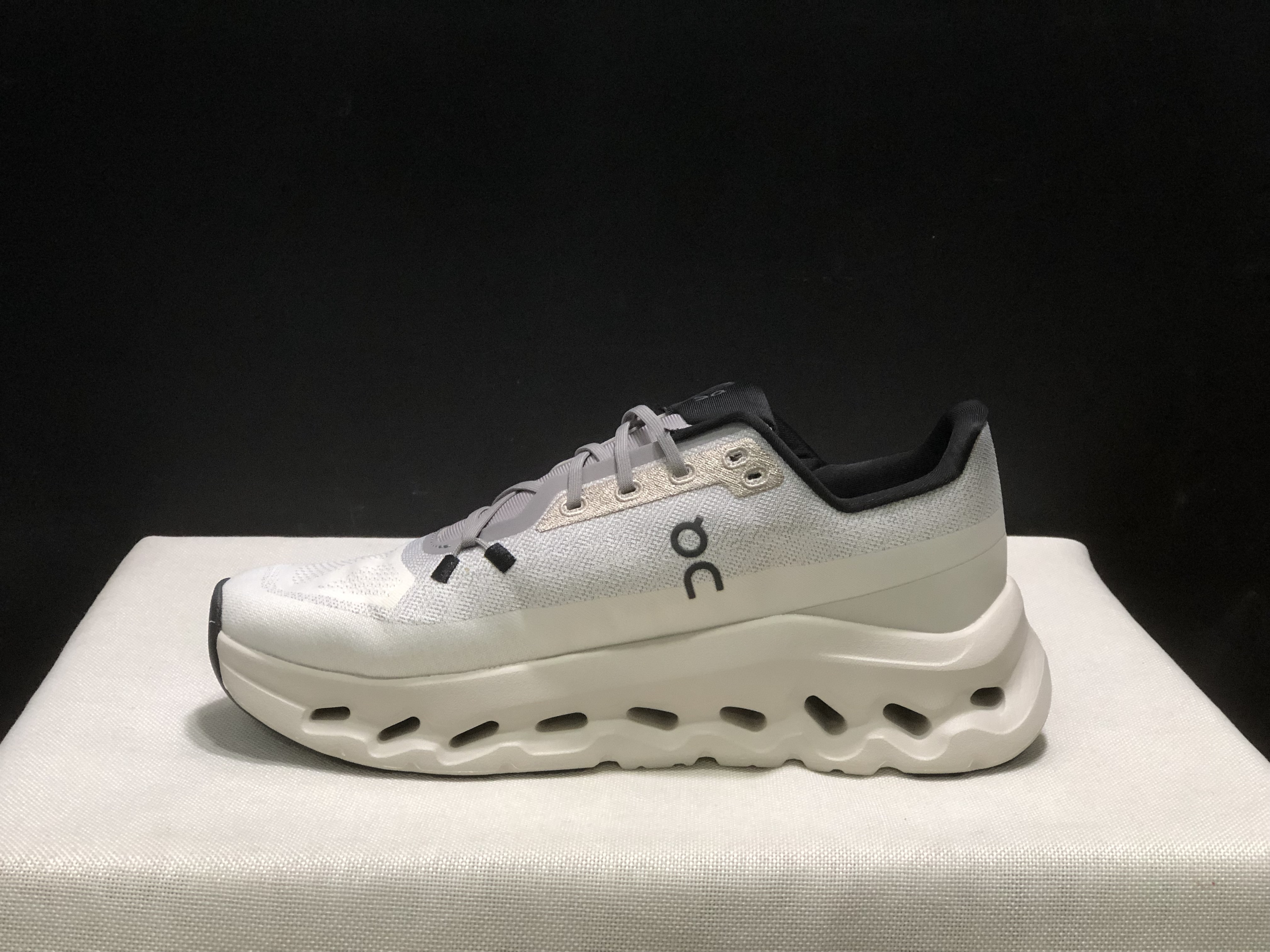 On Running Cloudtilt Durable Casual Life Shoes Ivory/Light Grey