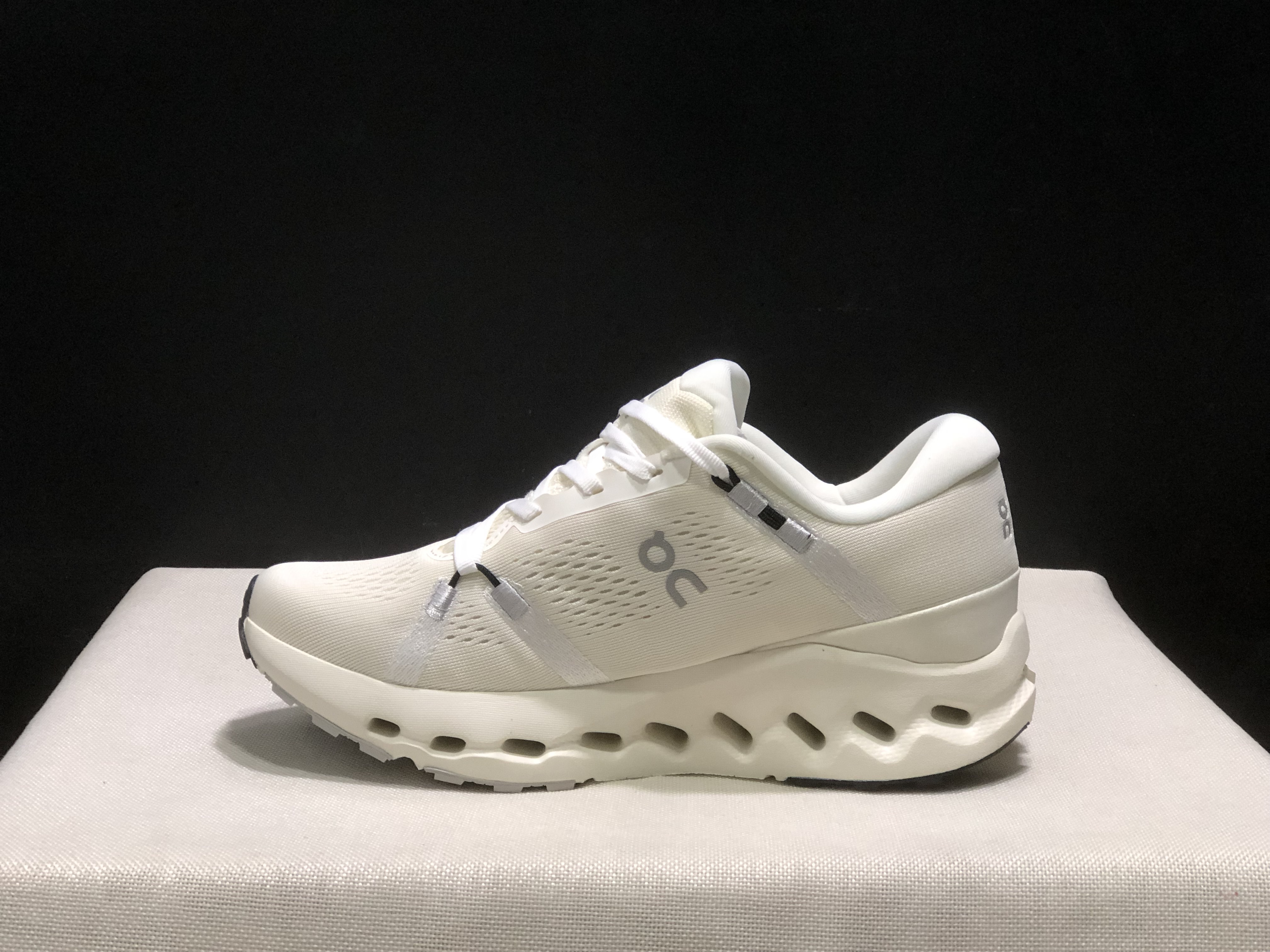 On Running Cloudsurfer 2 Casual Running Shoes Iovry