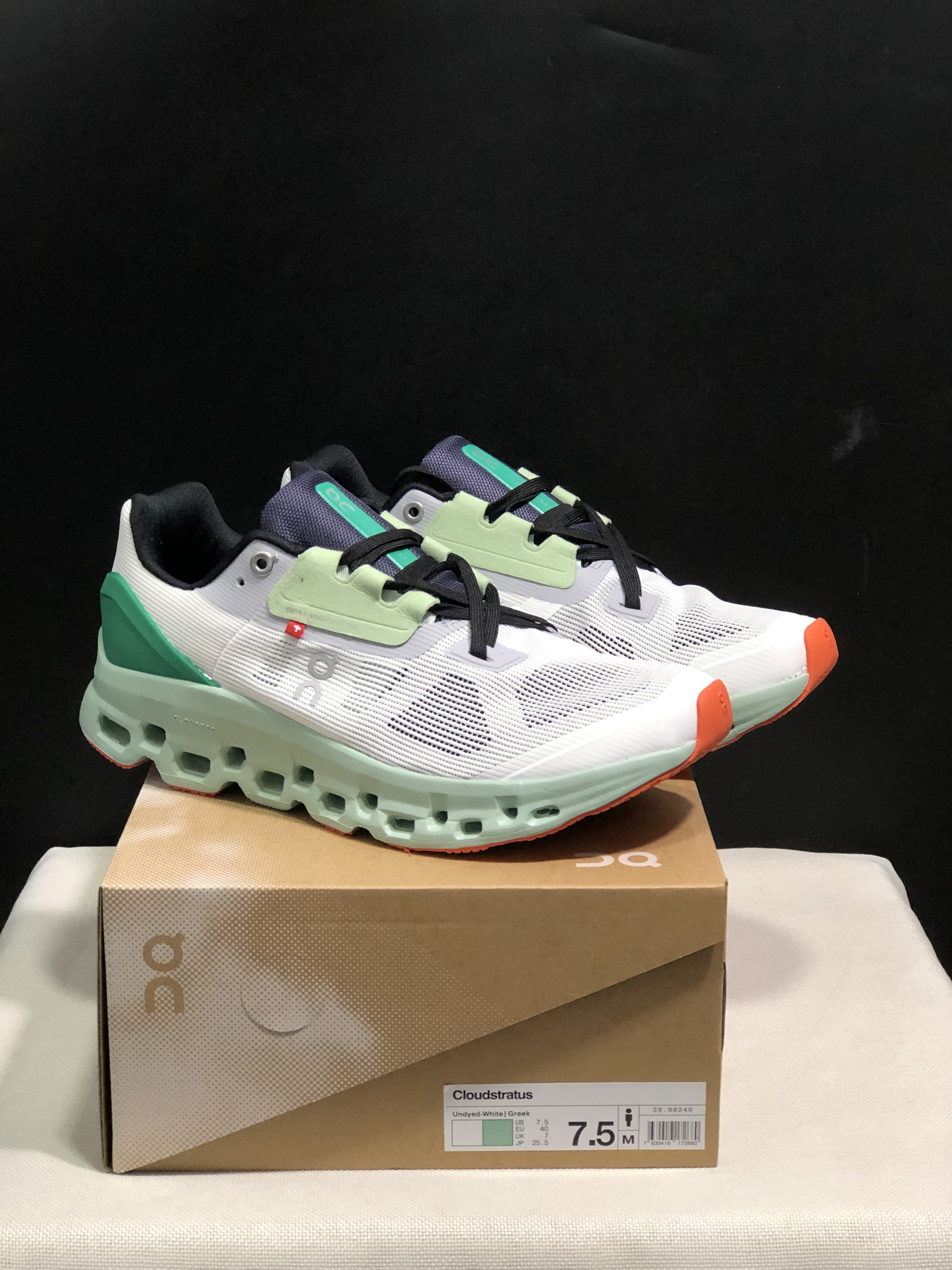 On Running Cloudstratus Breathable Support Running Shoes White/Milk Green