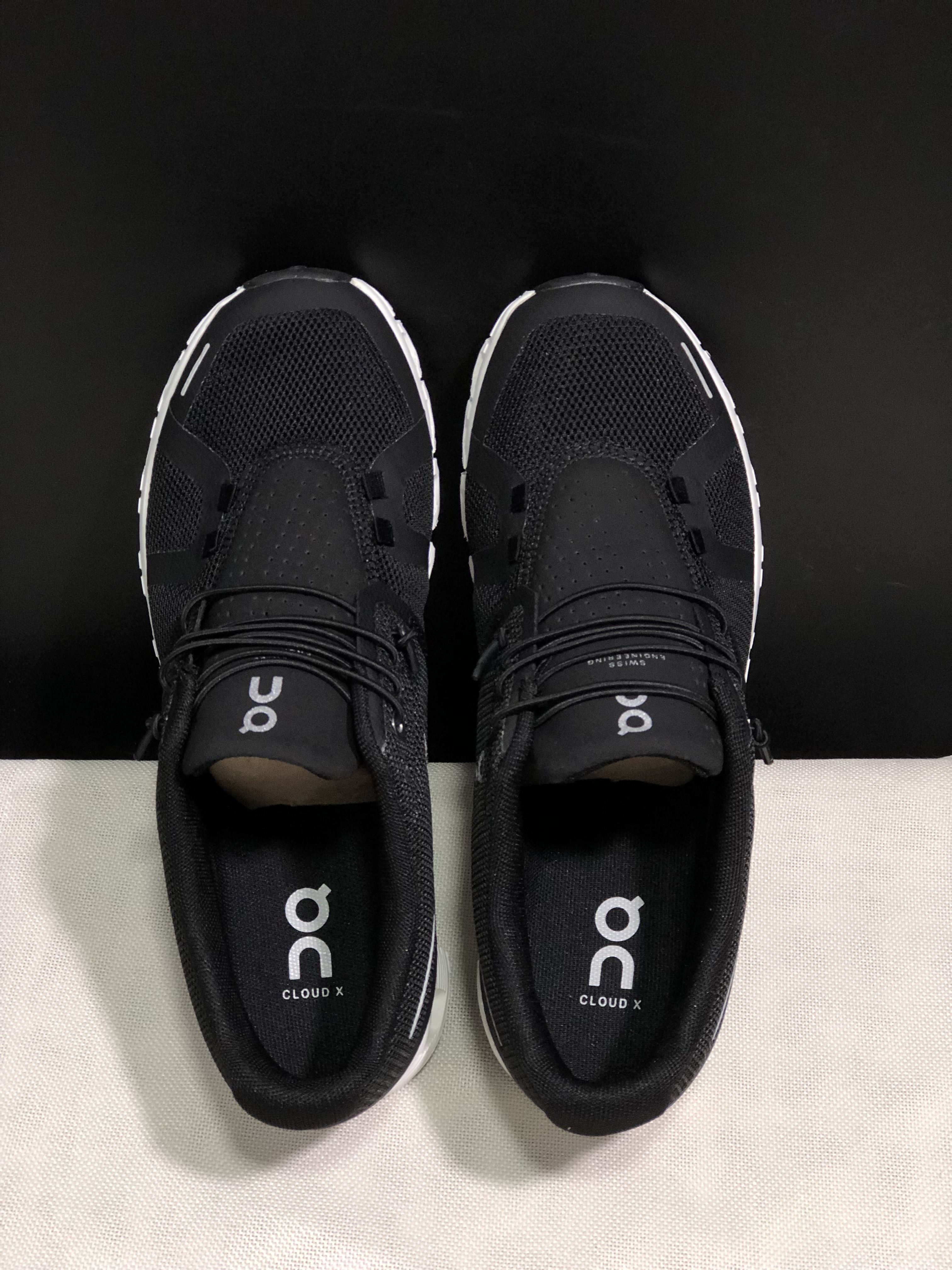 On Running Cloud 5 Lightweight Running Shoes Black/White