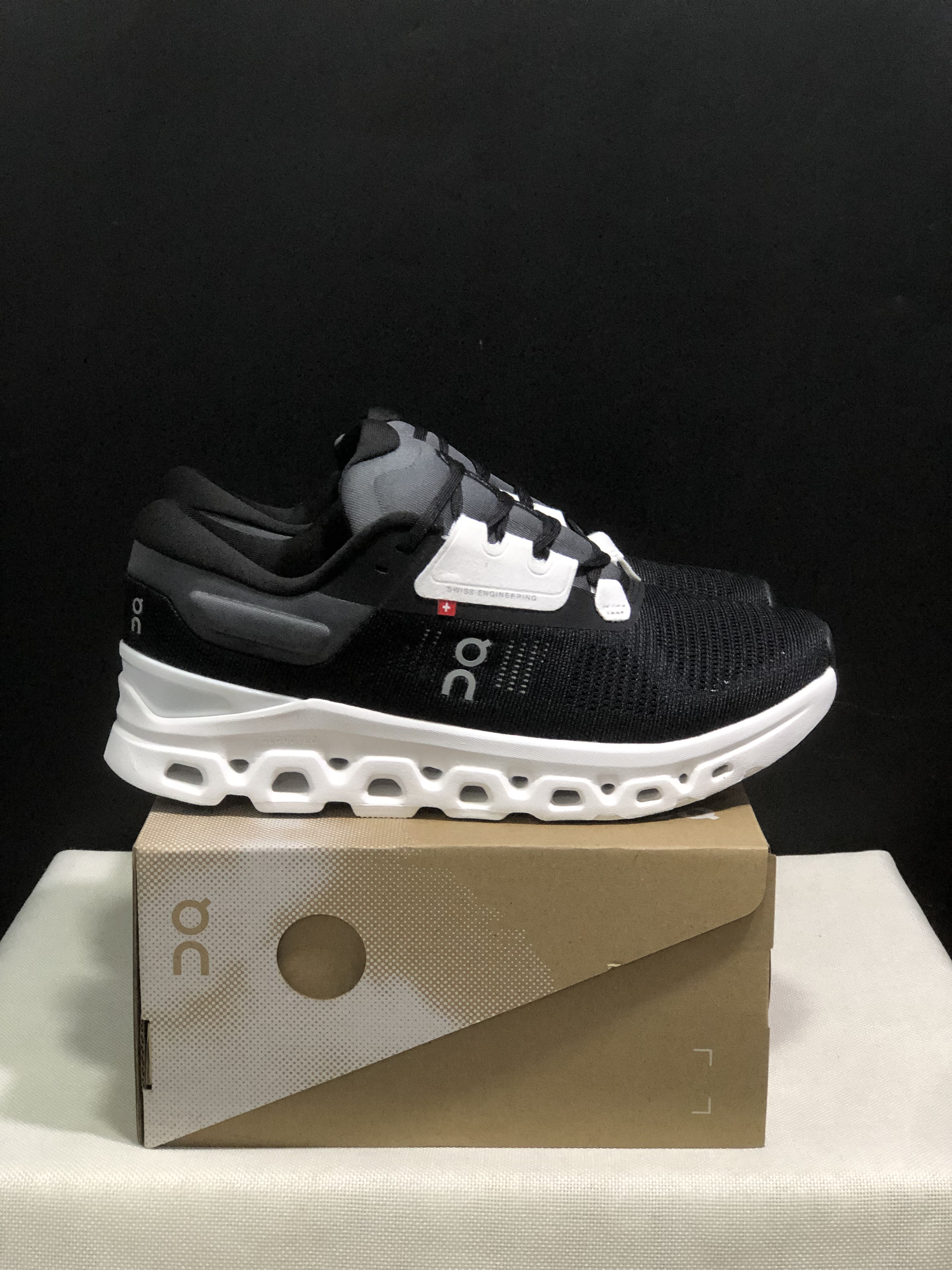 On Running Cloudstratus 3 Anti-Slip Running Shoes Black/White