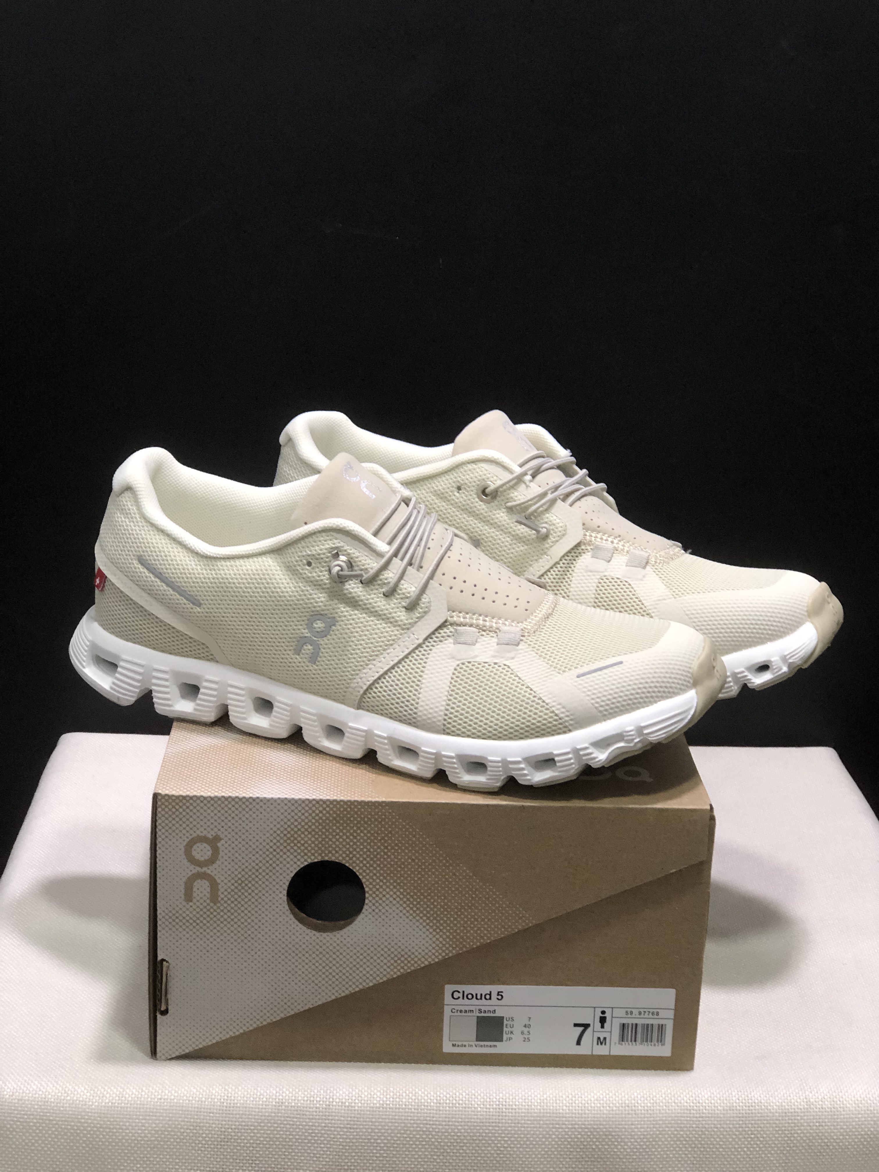 On Running Cloud 5 Lightweight Running Shoes Cream/Sand