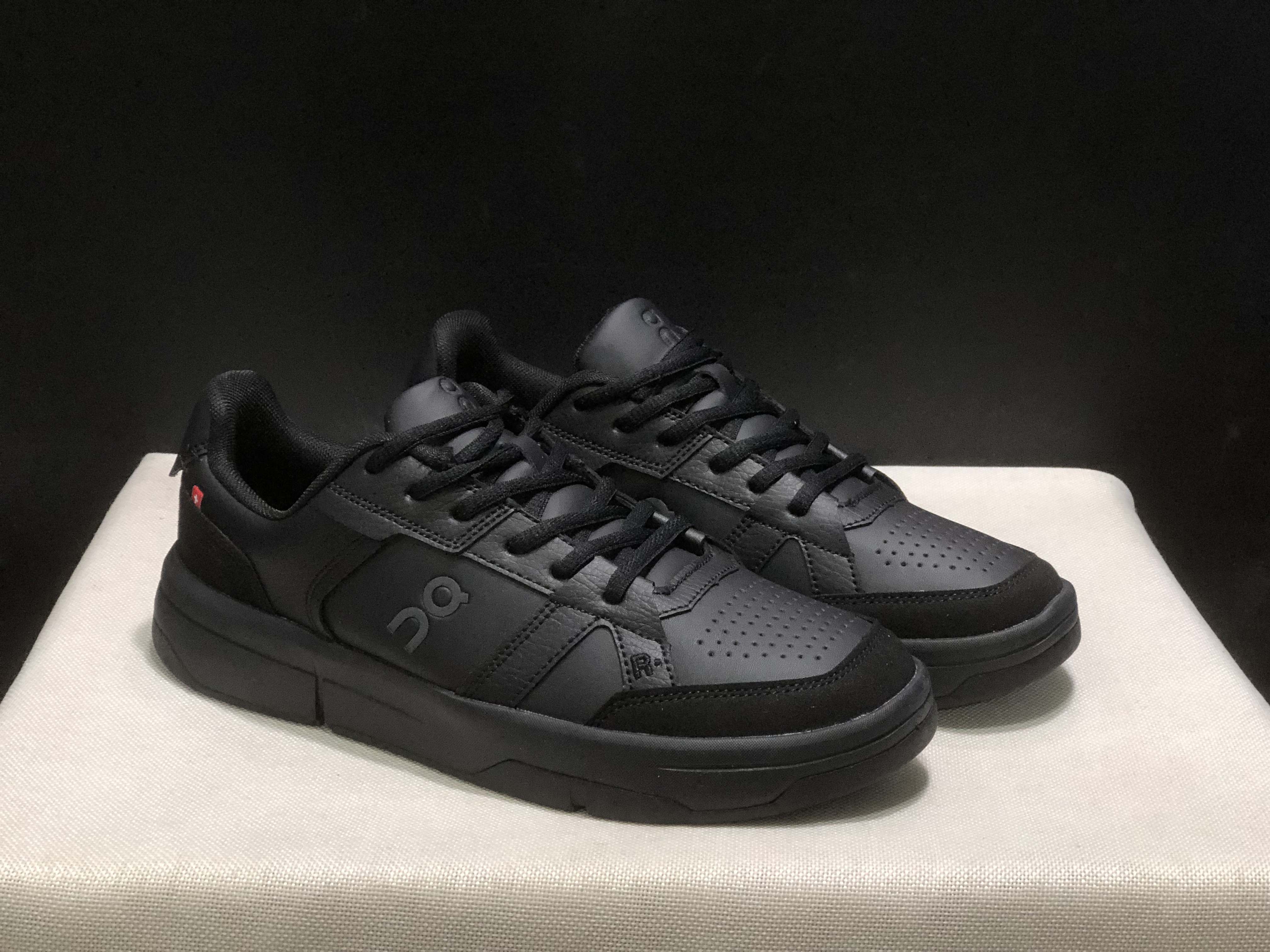 On Running The Roger Clubhouse Casual Sneakers All Black