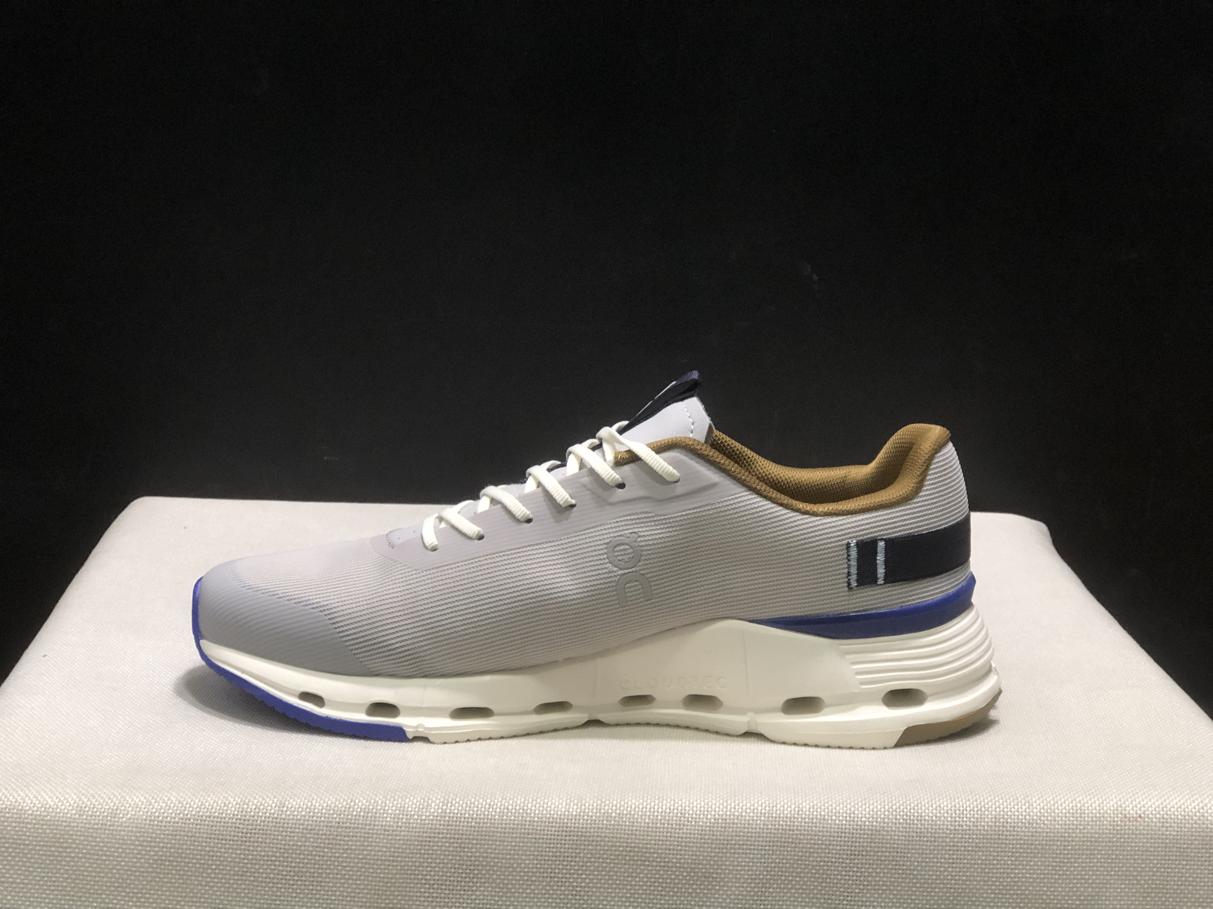 On Running Cloudnova Form 2 Fashionable Casual Running Shoes Light Grey