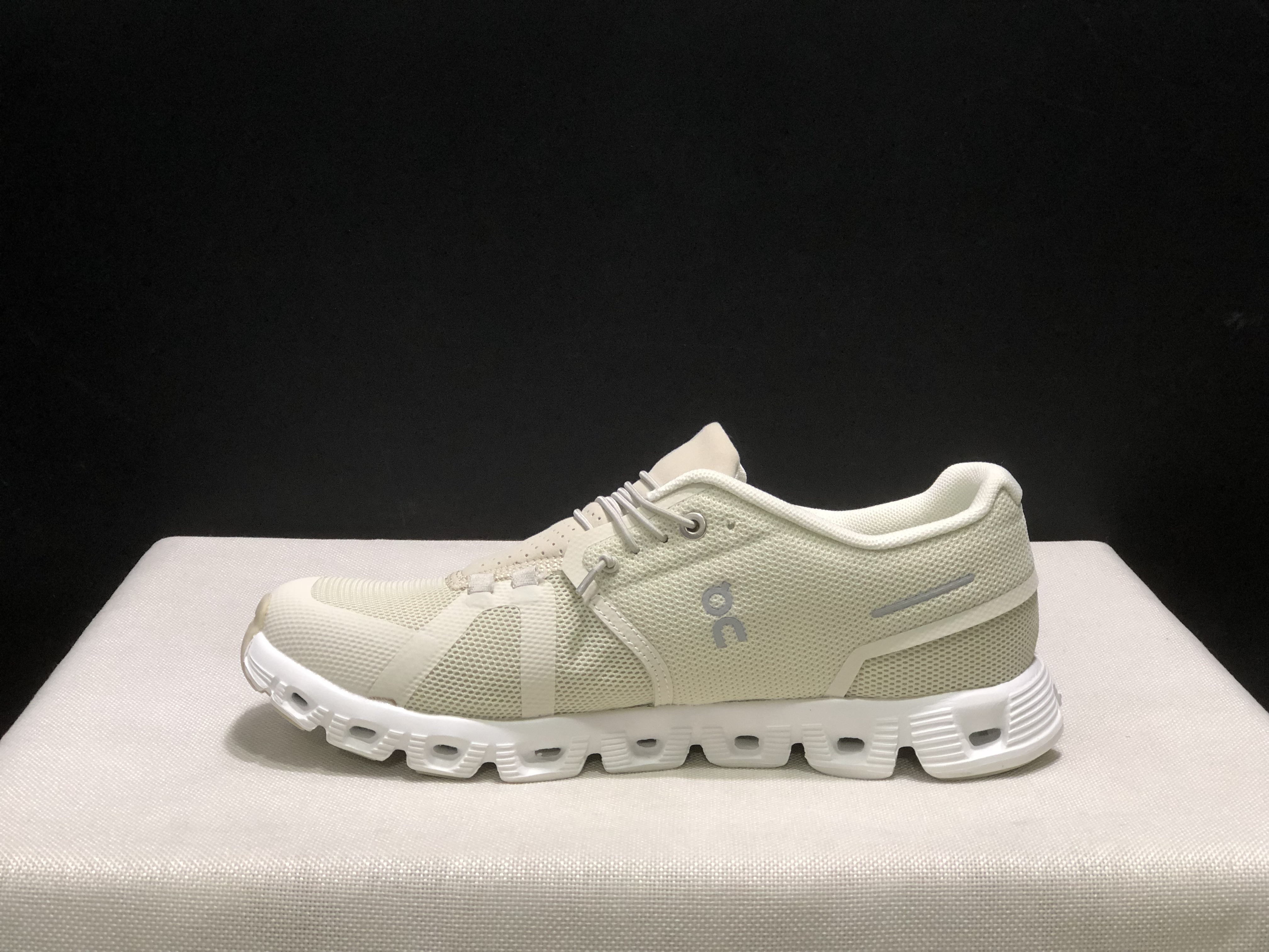 On Running Cloud 5 Lightweight Running Shoes Cream/Sand