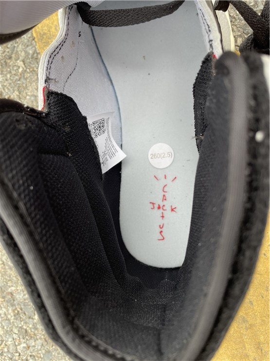 Nike Air Jordan 1 Retro Travis Scott White/Dark Mocha Sneakers