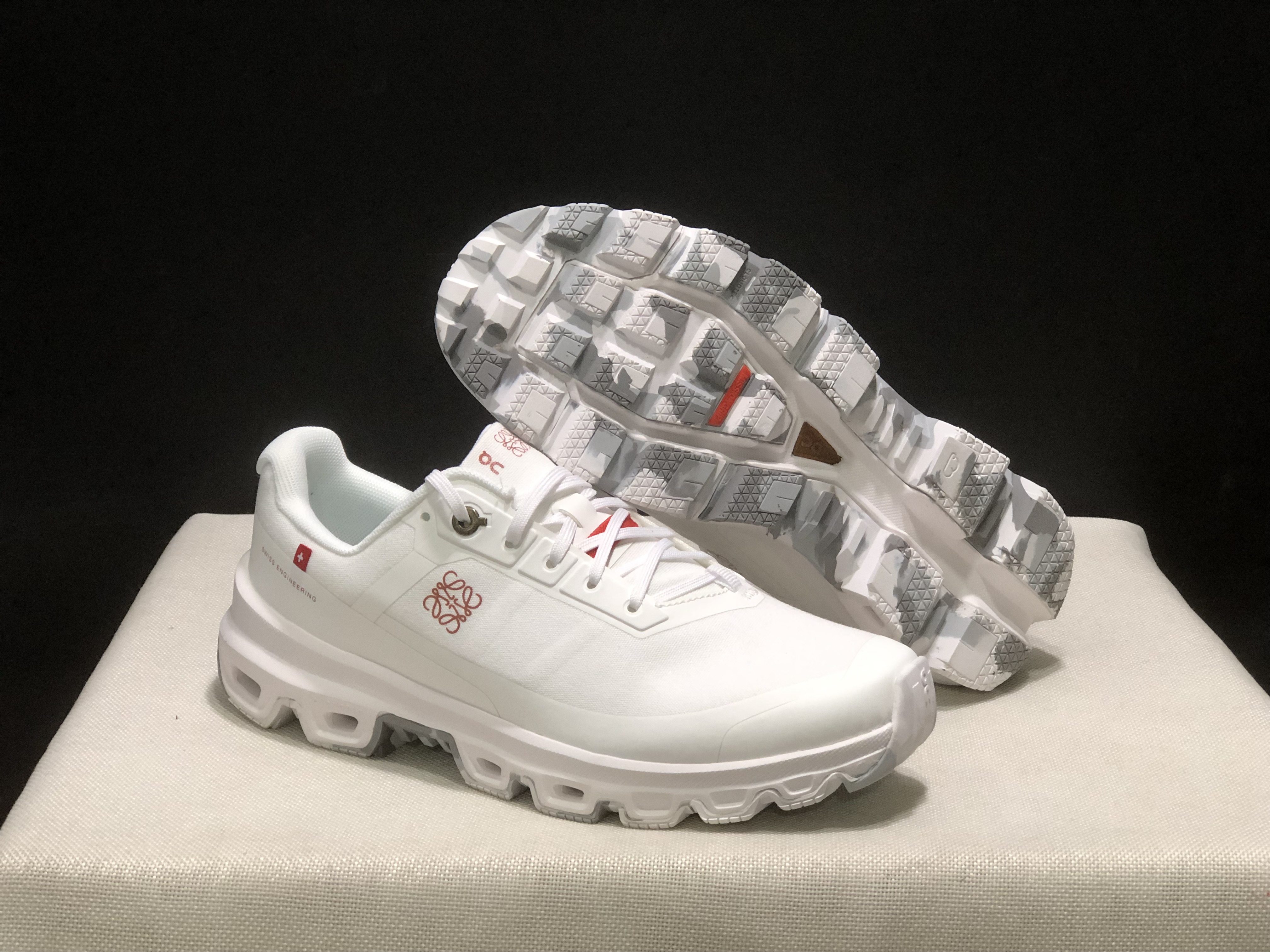 LOEWE x On Running Cloudventrure Fashion Sports Shoes Collaboration Edition White