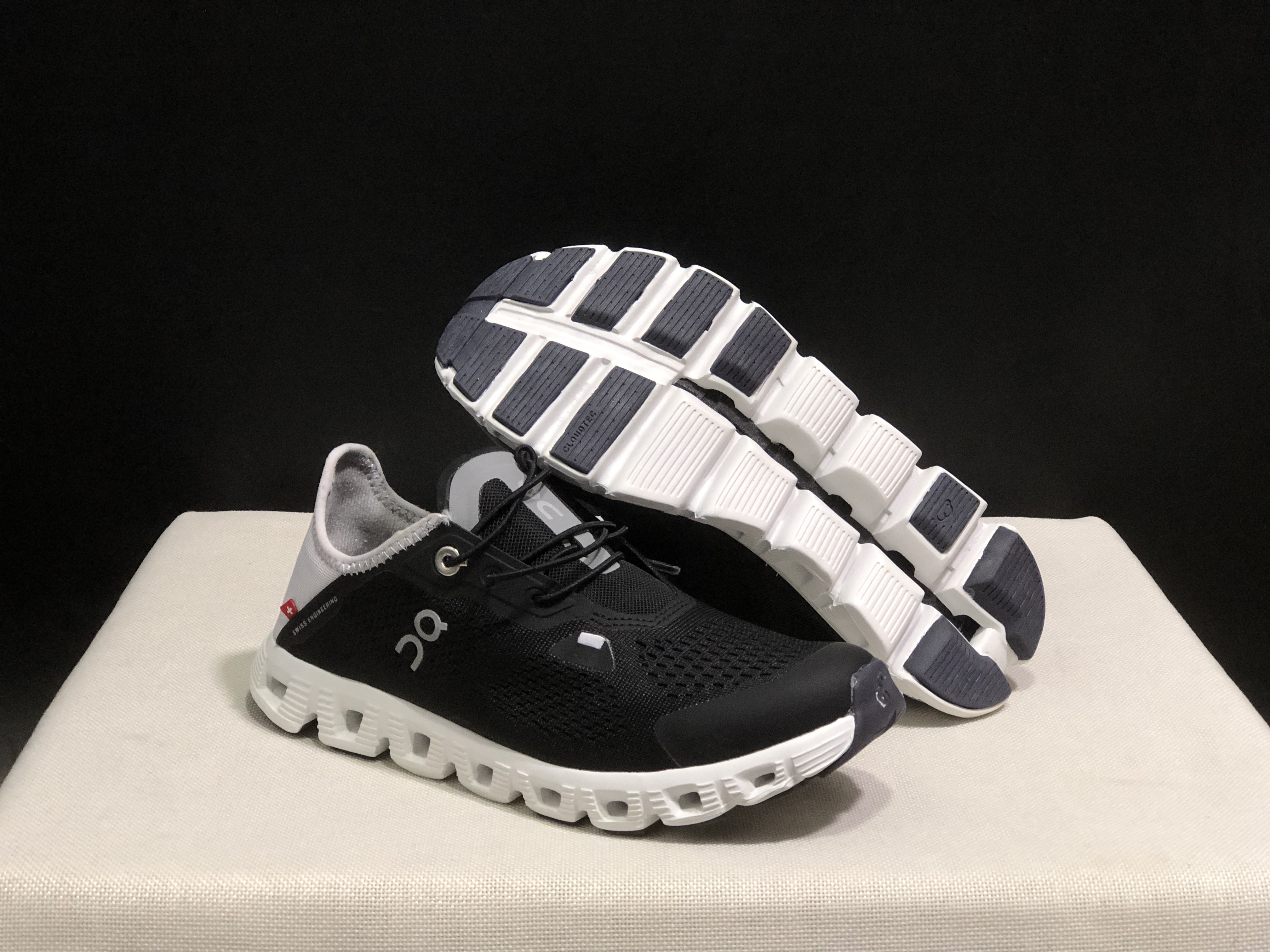 On Running Cloud 5 Coast Convenient And Breathable Running Shoes Black/Mist White