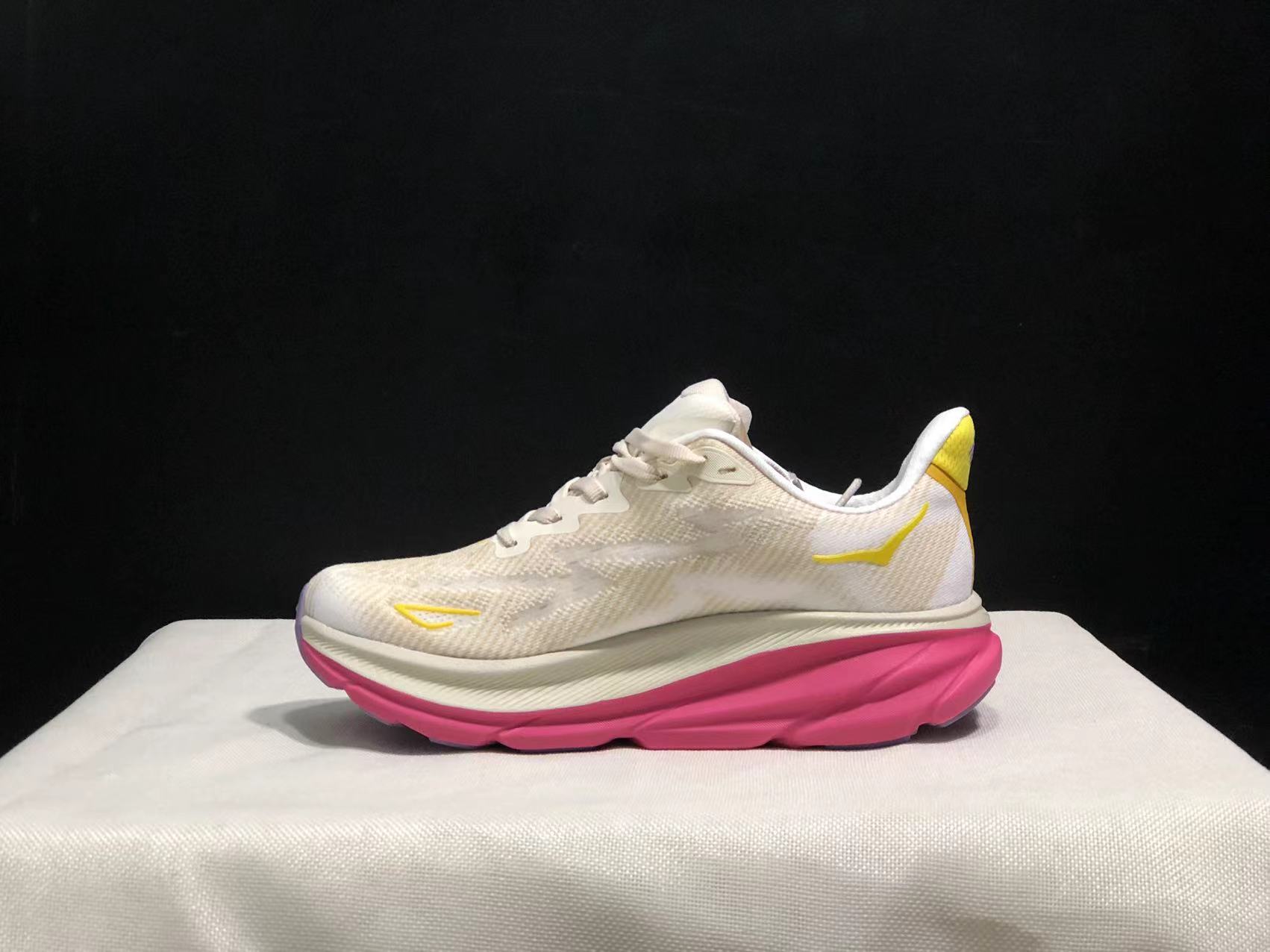 Hoka One One Clifton 9 Running Shoes Athletic Shoes Sneakers White/Pink