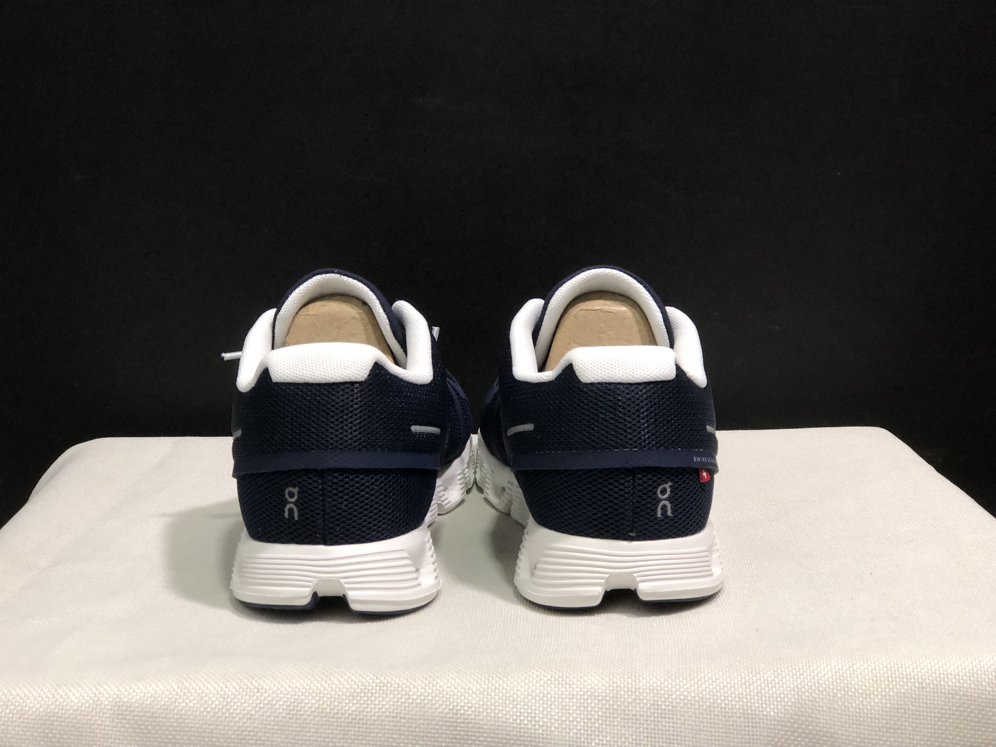 On Running Cloud 5 Lightweight Running Shoes Foggy White/Dark Blue