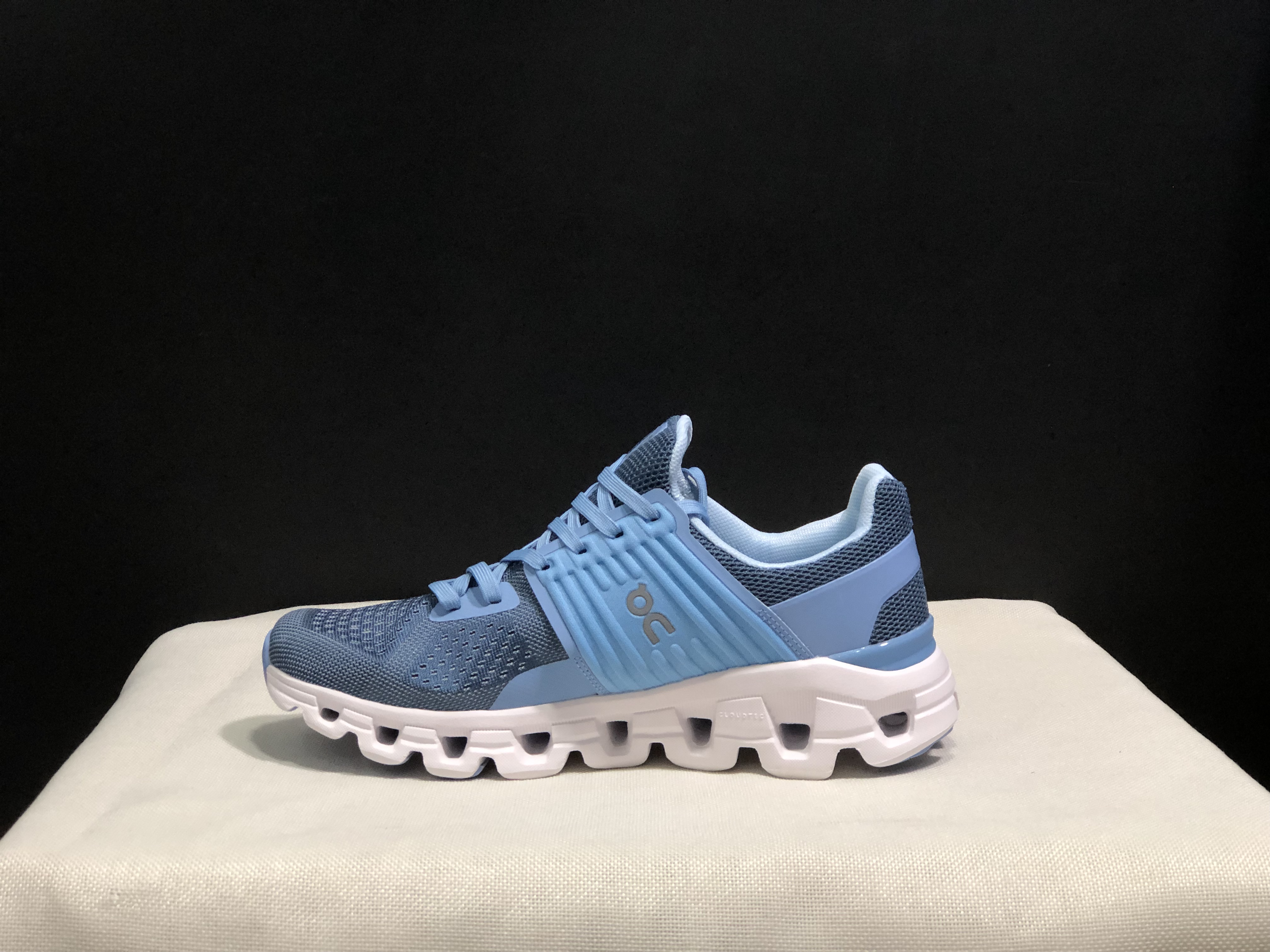 On Running Cloudswift Cushioning Running Shoes Blue/White