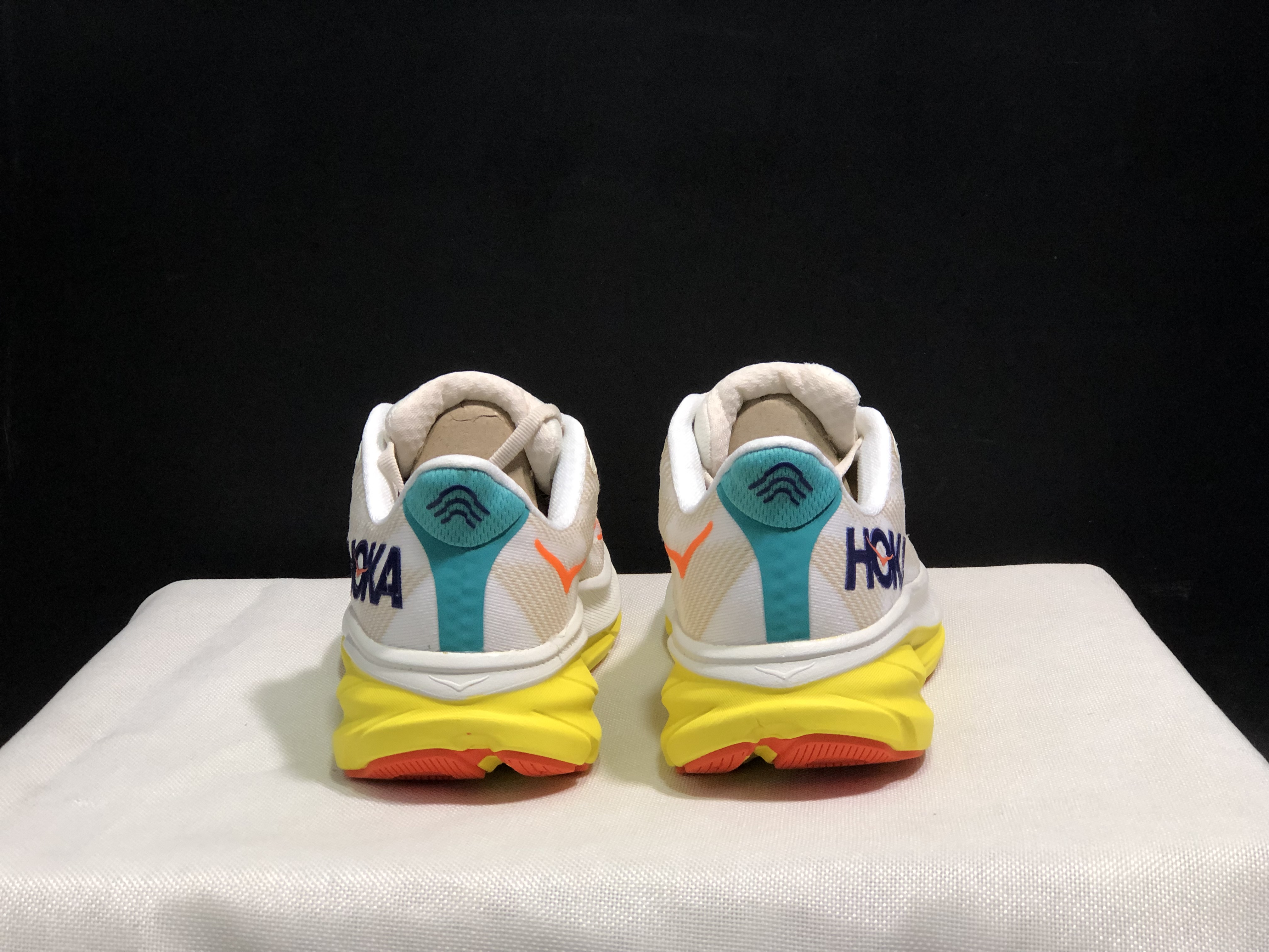 Hoka One One Clifton 9 Running Shoes Athletic Shoes Sneakers White/Yellow