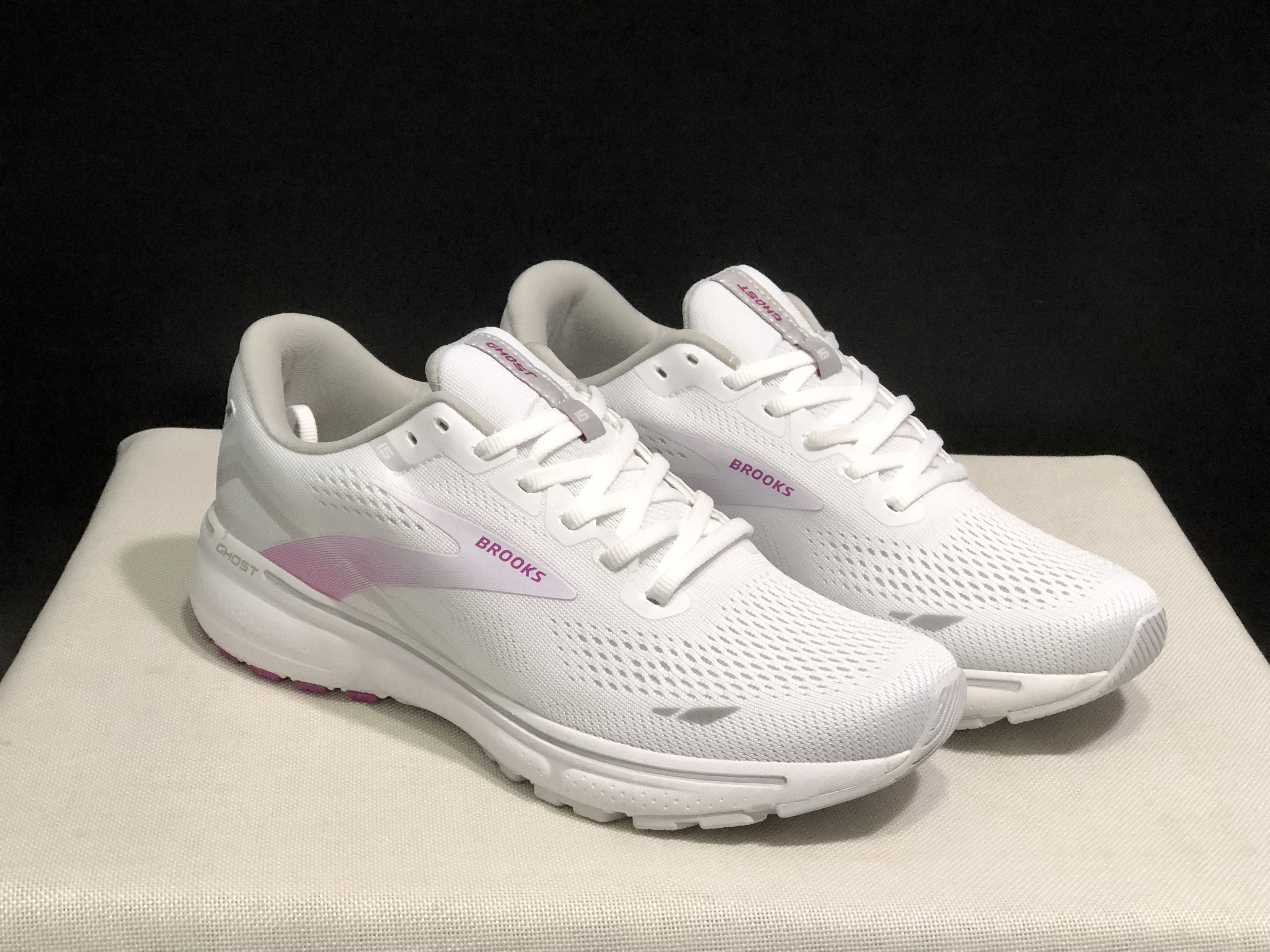 Brooks Ghost 15 Shock-absorbing Wear-resistant Low-top Running Shoes White Rose Red