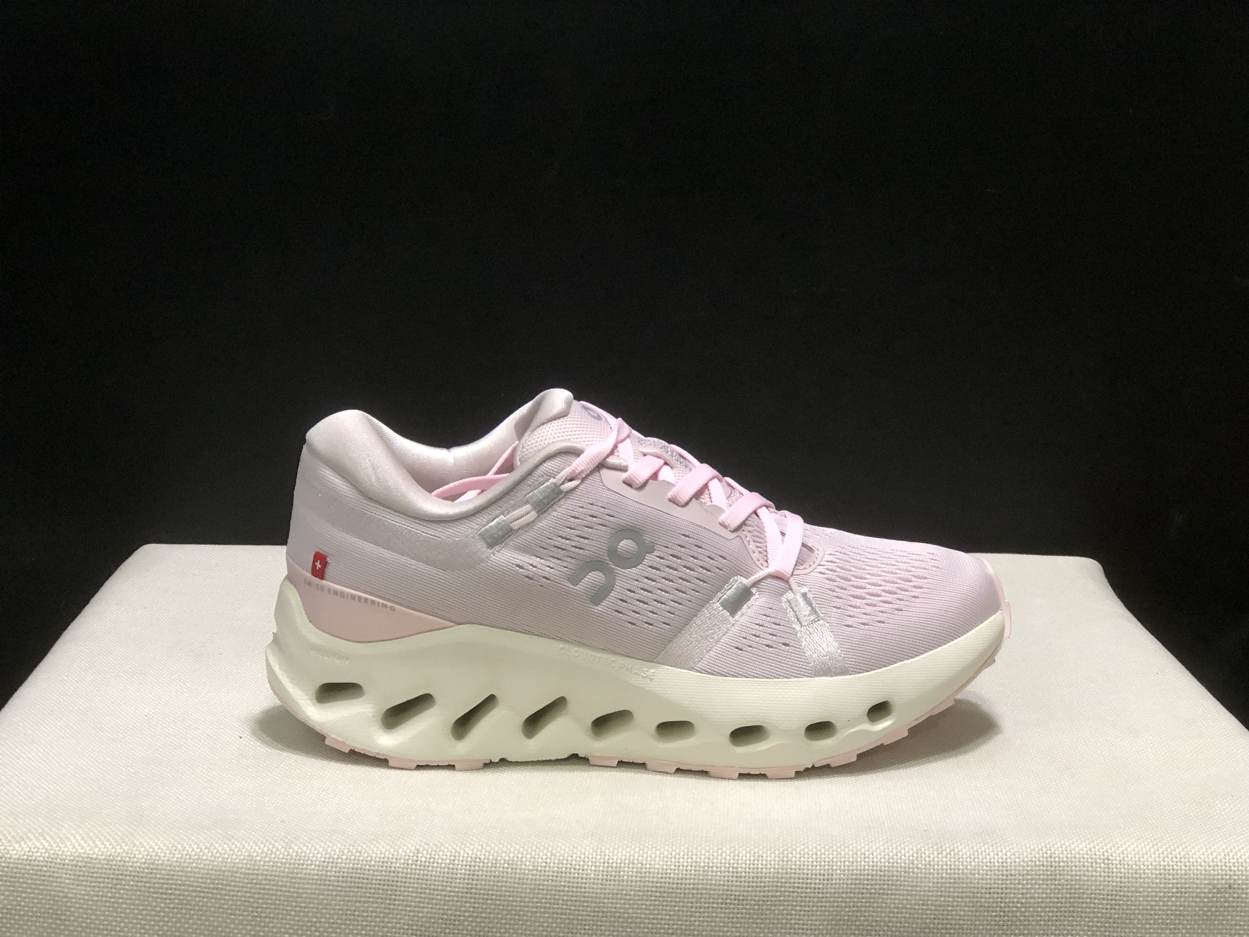 On Running Cloudsurfer 2 Casual Running Shoes Plum Powder/Iovry