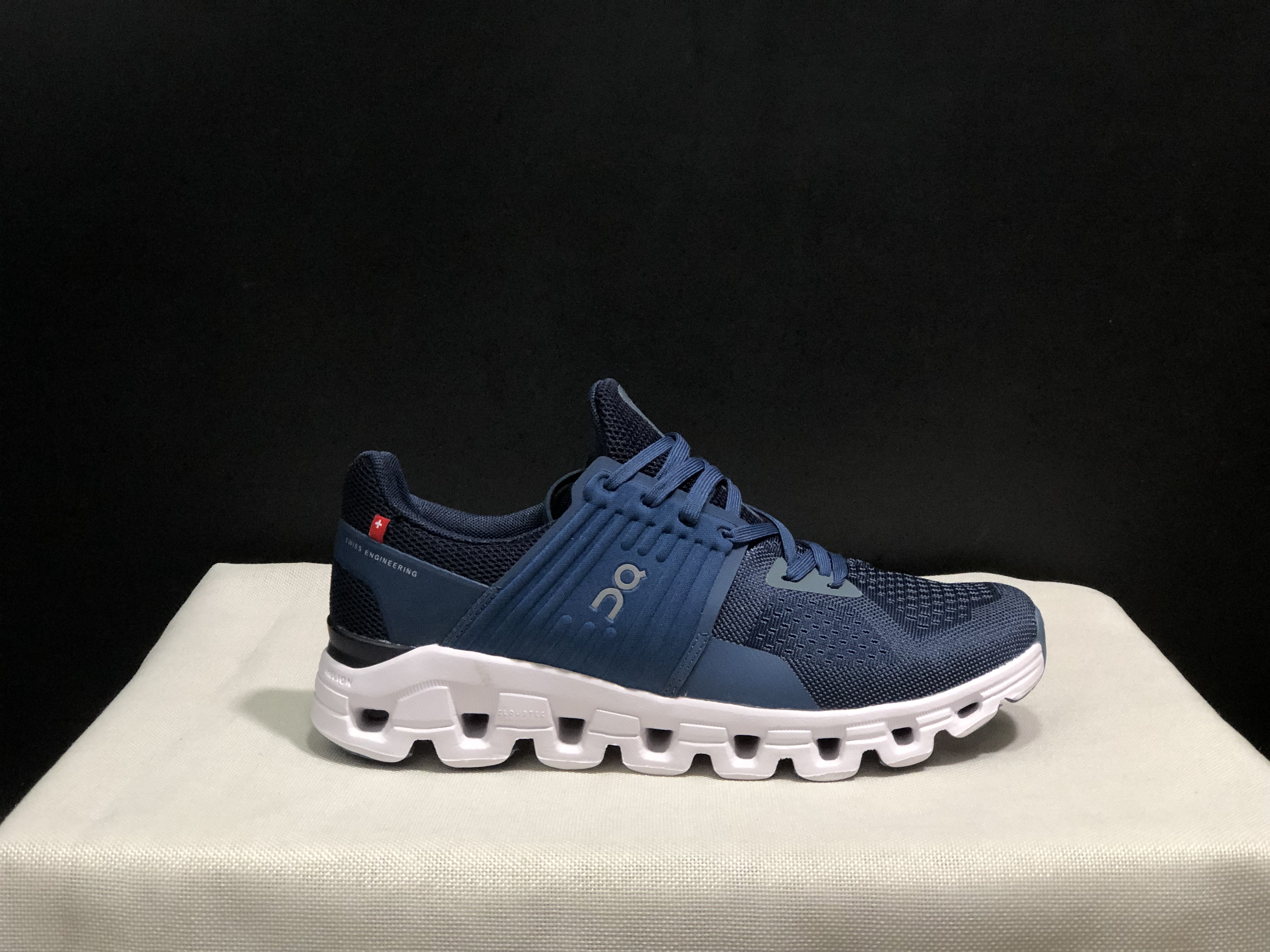 On Running Cloudswift Cushioning Running Shoes Dark Blue/White