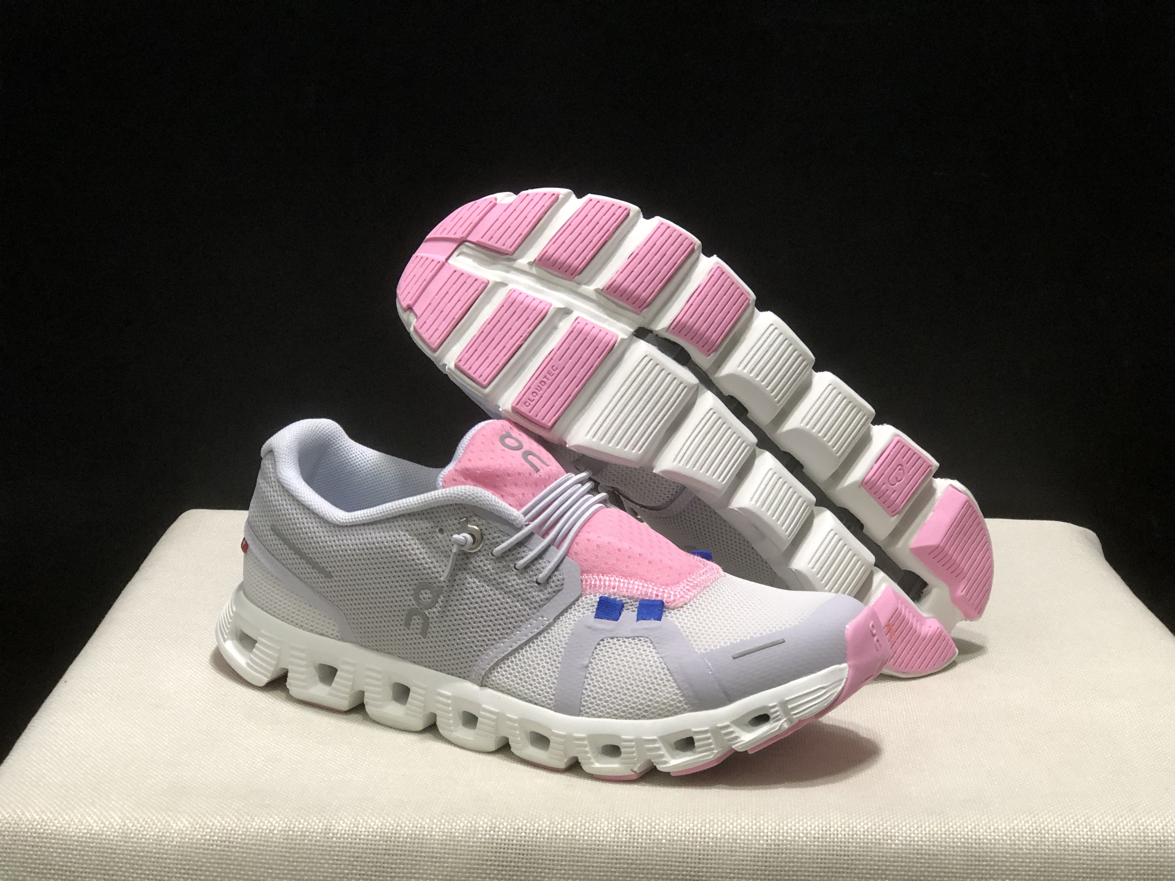 On Running Cloud 5 Lightweight Running Shoes Grey/Peach