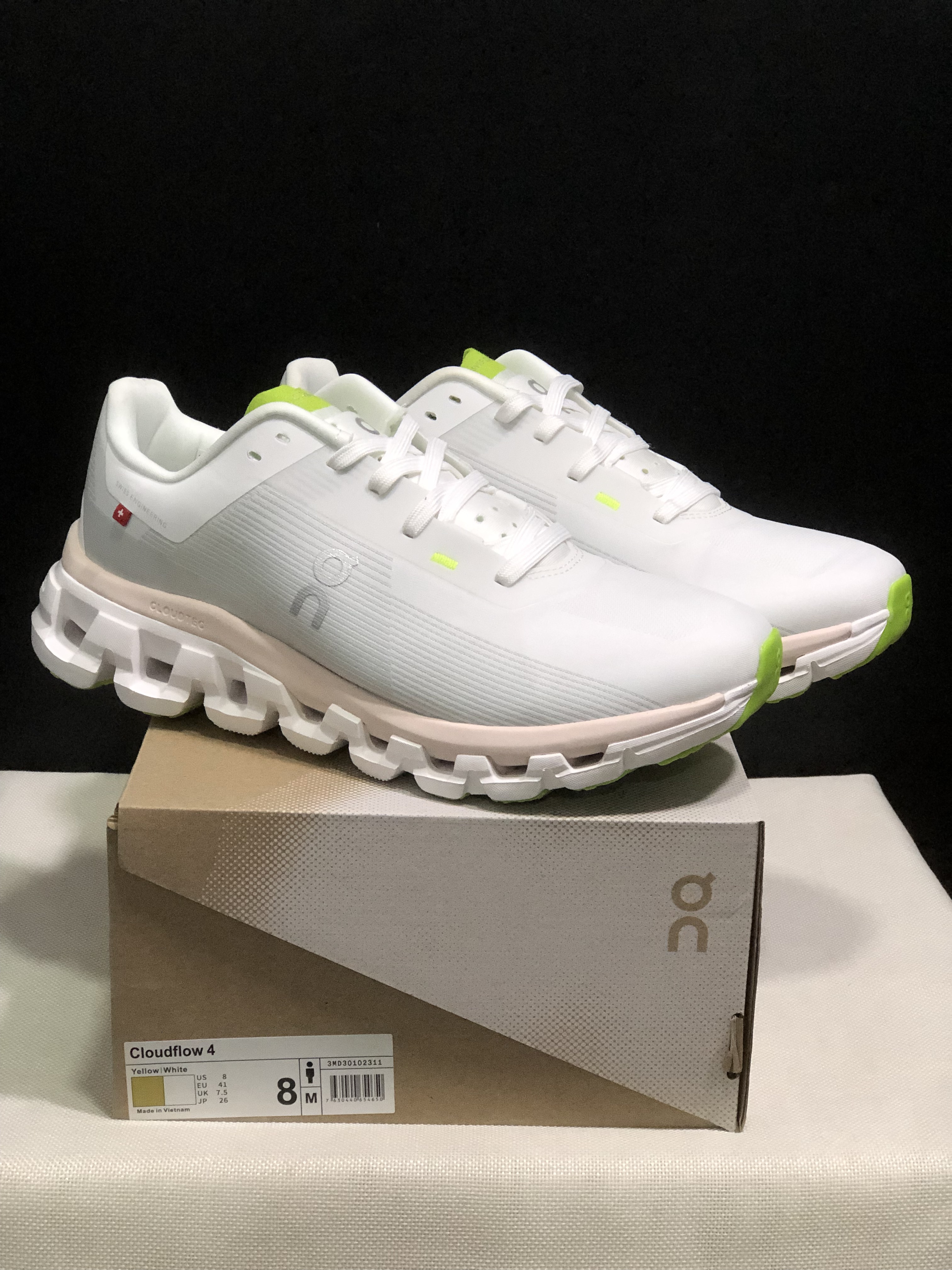 On Running Cloudflow 4 Shock-Absorbing And Wear-Resistant Running Shoes White/Sand