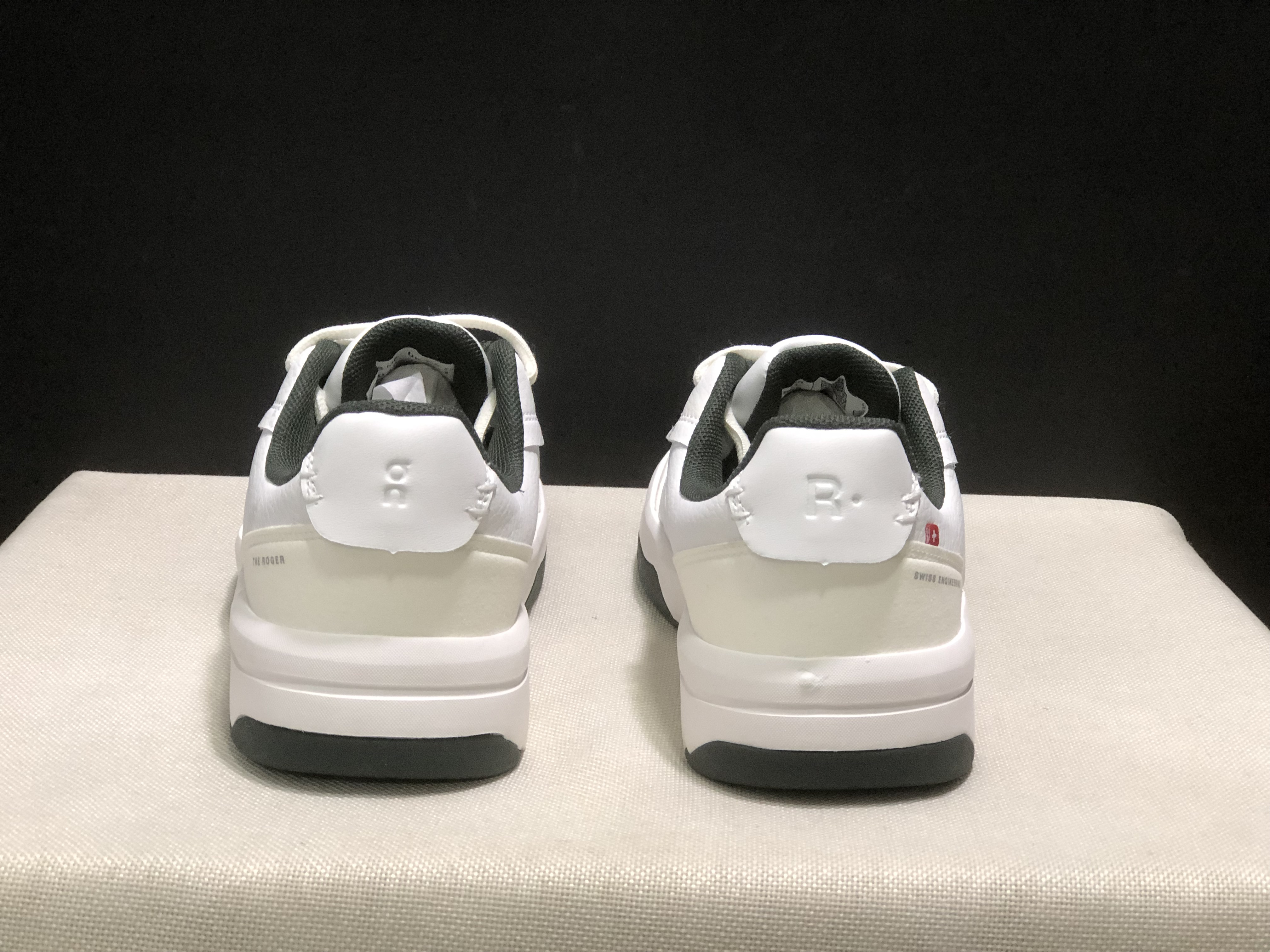 On Running The Roger Clubhouse Casual Sneakers White/Evergreen