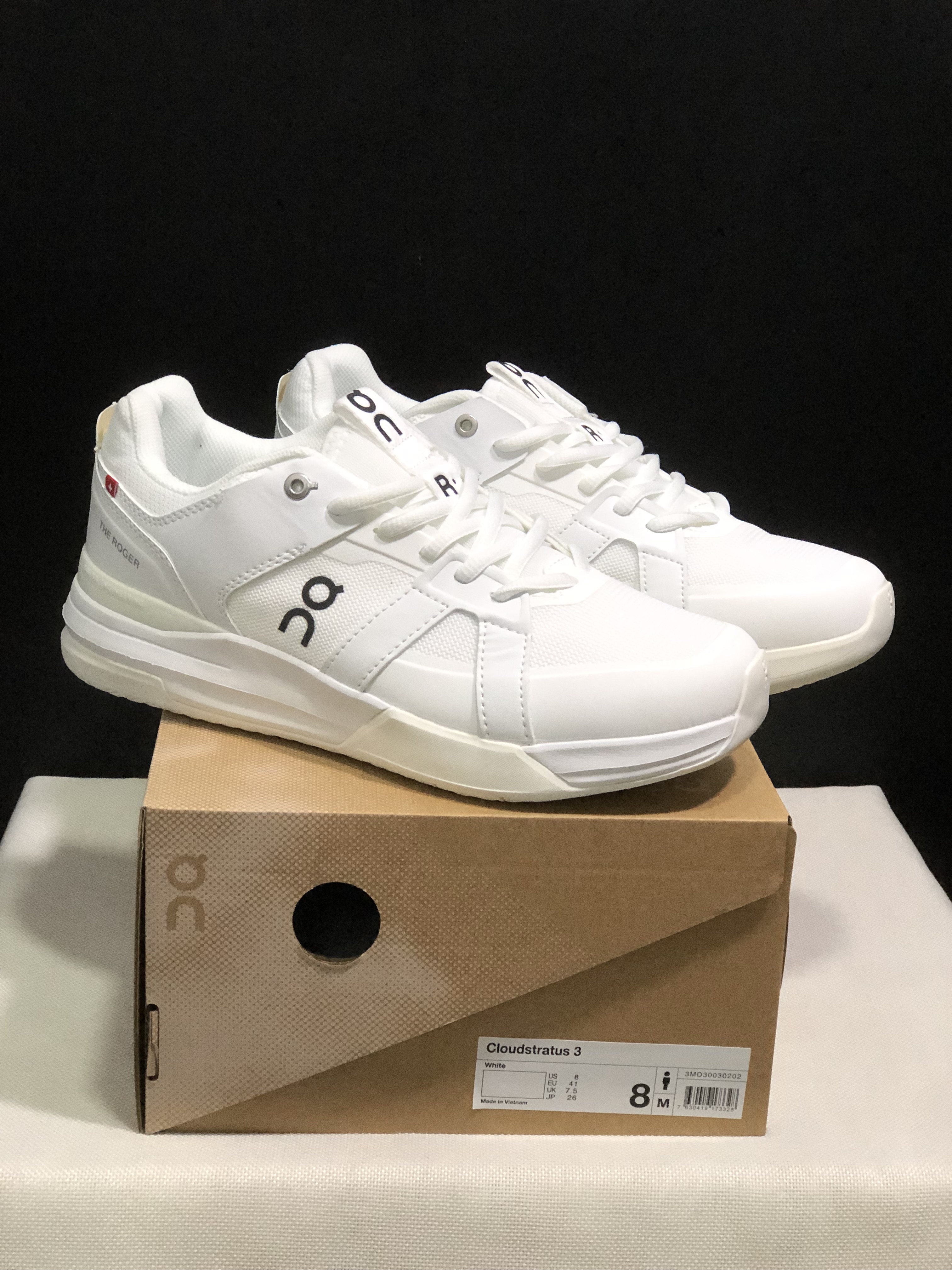 On Running The Roger Clubhouse Pro Anti-Slip Sports Shoes All White