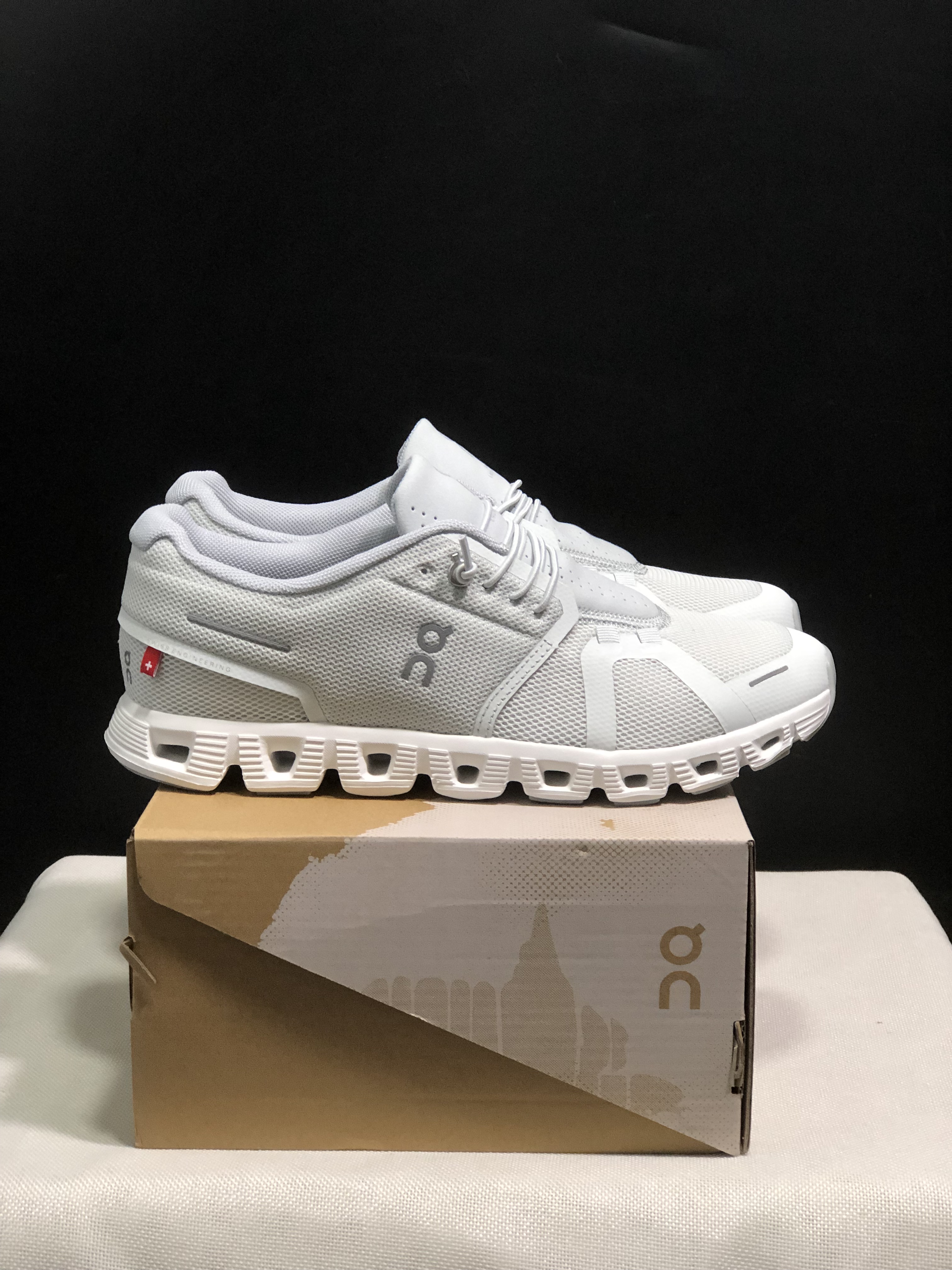 On Running Cloud 5 Lightweight Running Shoes White Asphait