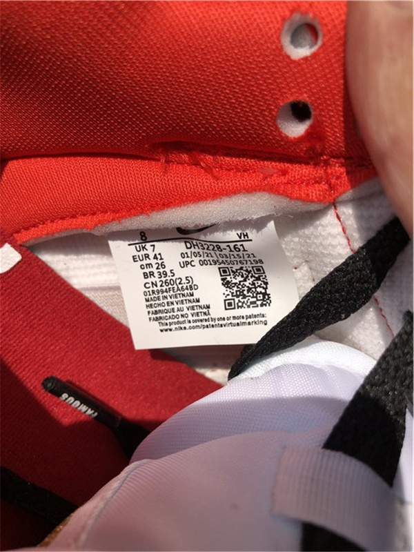 Nike SB Low Dunk Supreme Red White Sneakers Nike Joint Edition