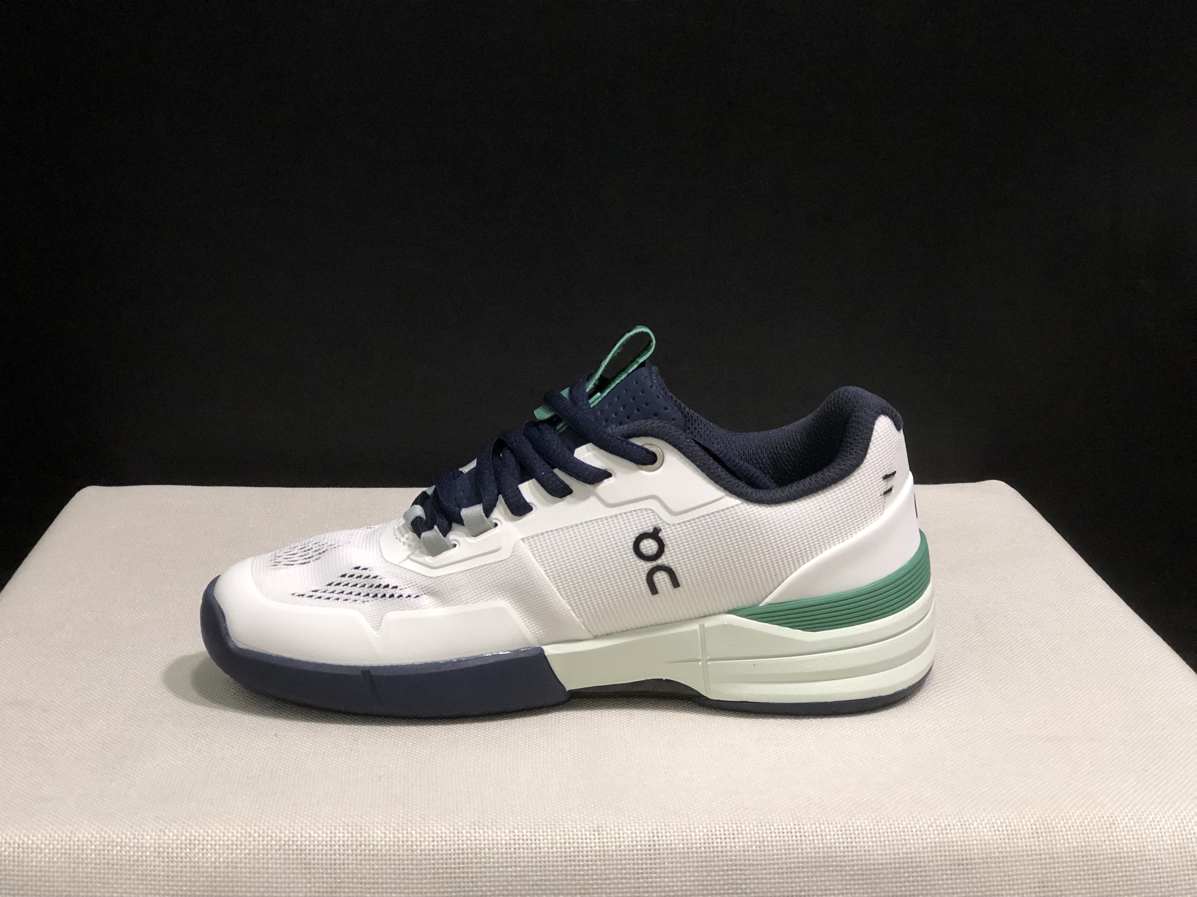 On Running The Roger Rro Durable And Breathable Tennis Shoes White/Dark Blue