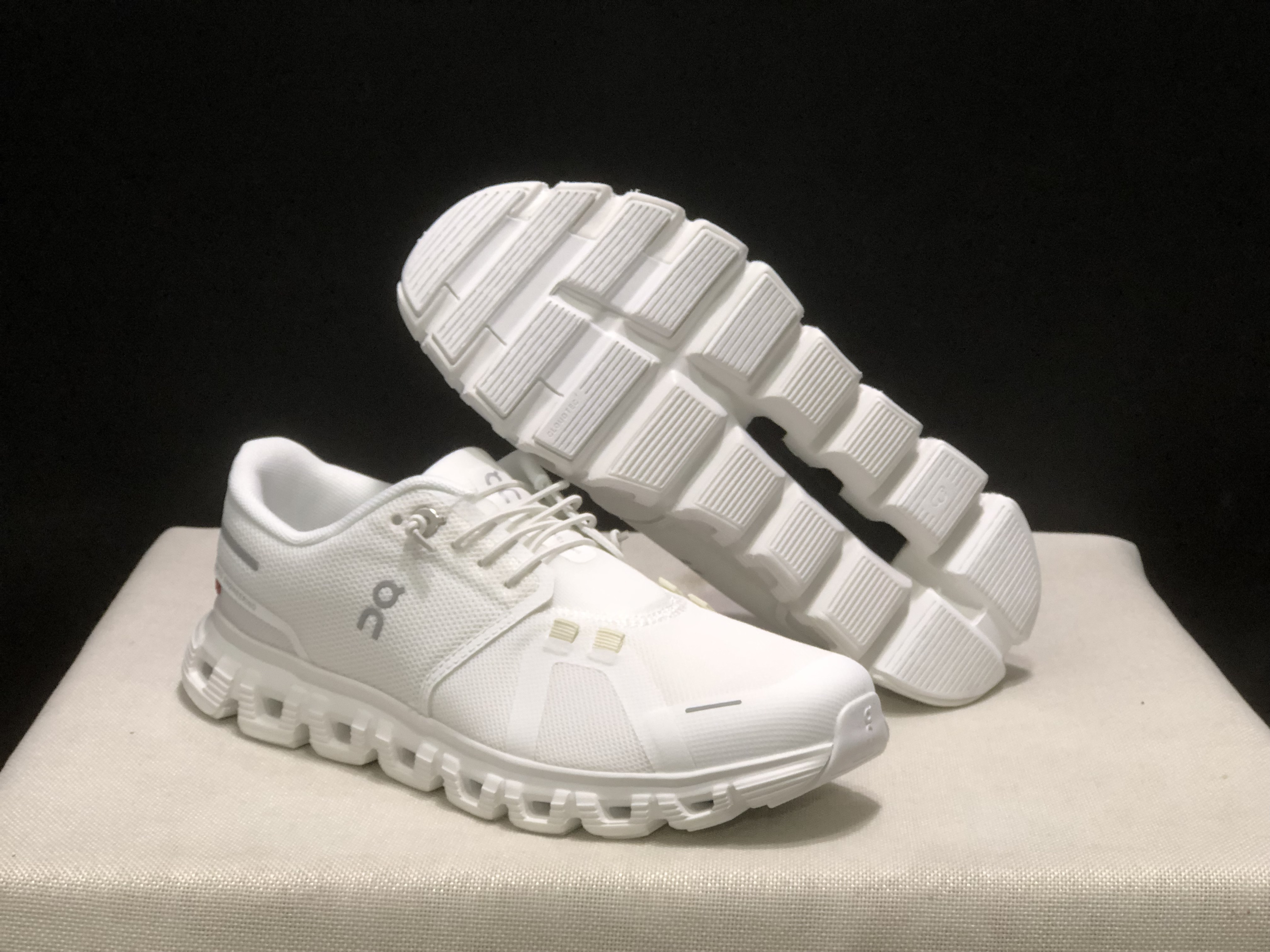 On Running Cloud 6 Casual Life Shoes White