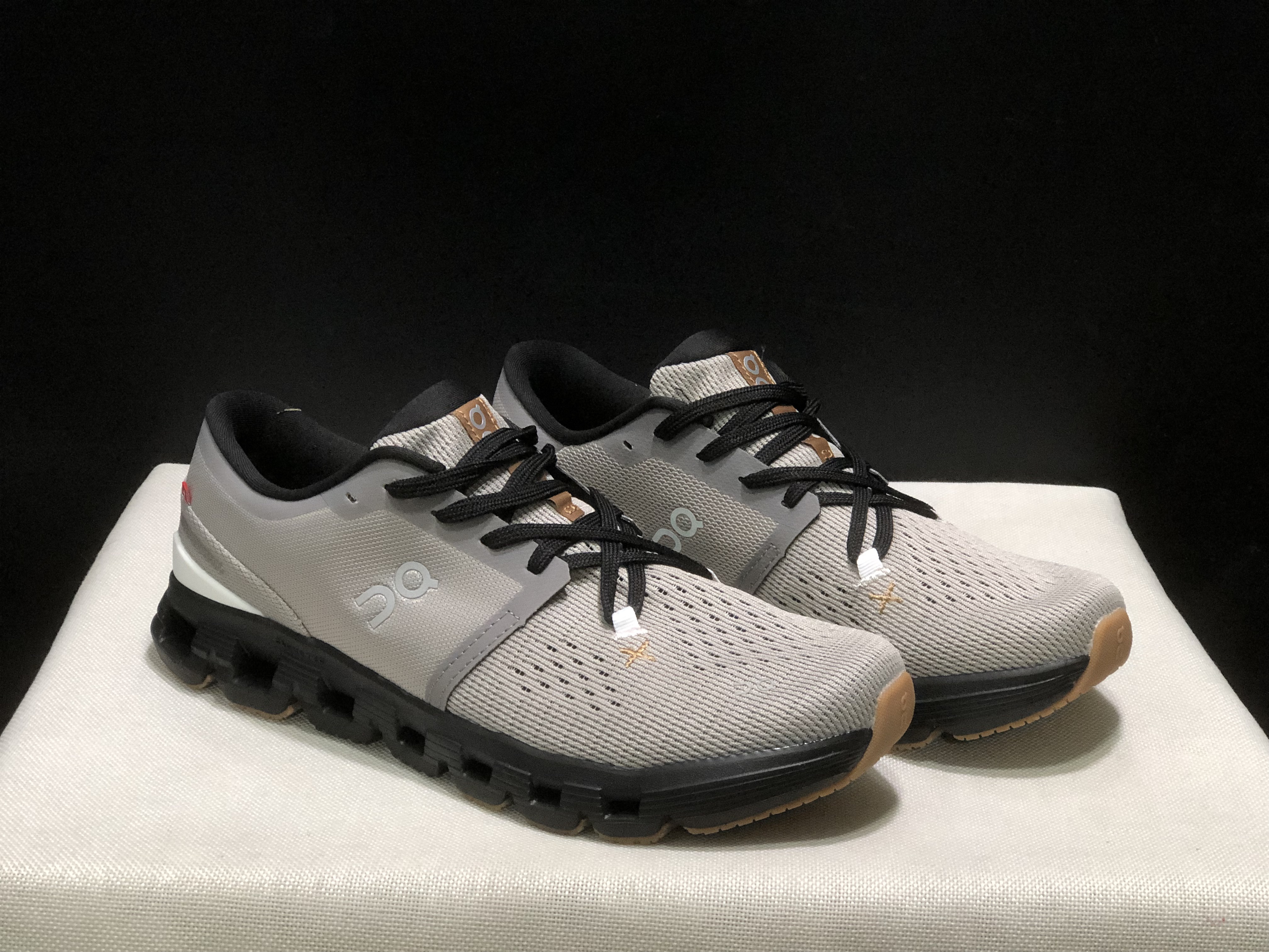 On Running Cloud X4 Comfortable Running Shoes Fog/Black