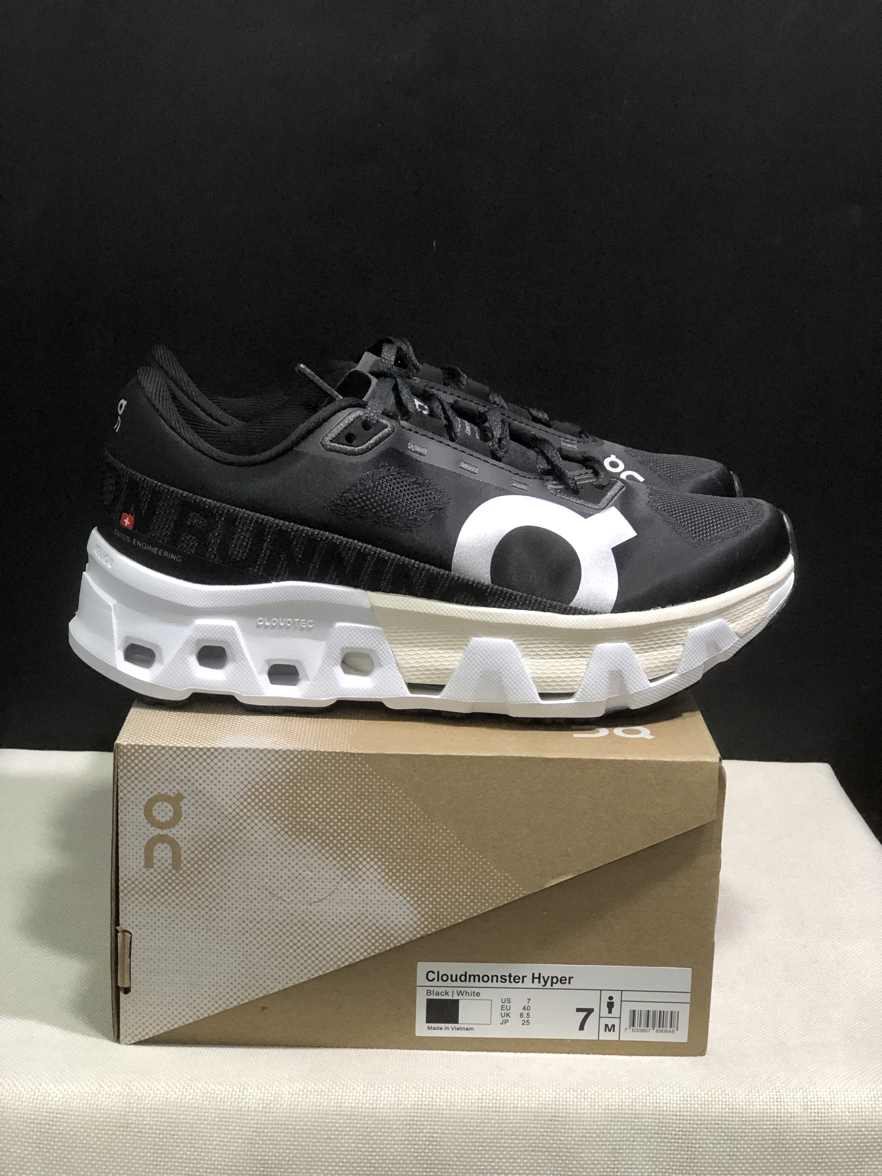 On Running Cloudmonster Hyper Running Shoes Black/White