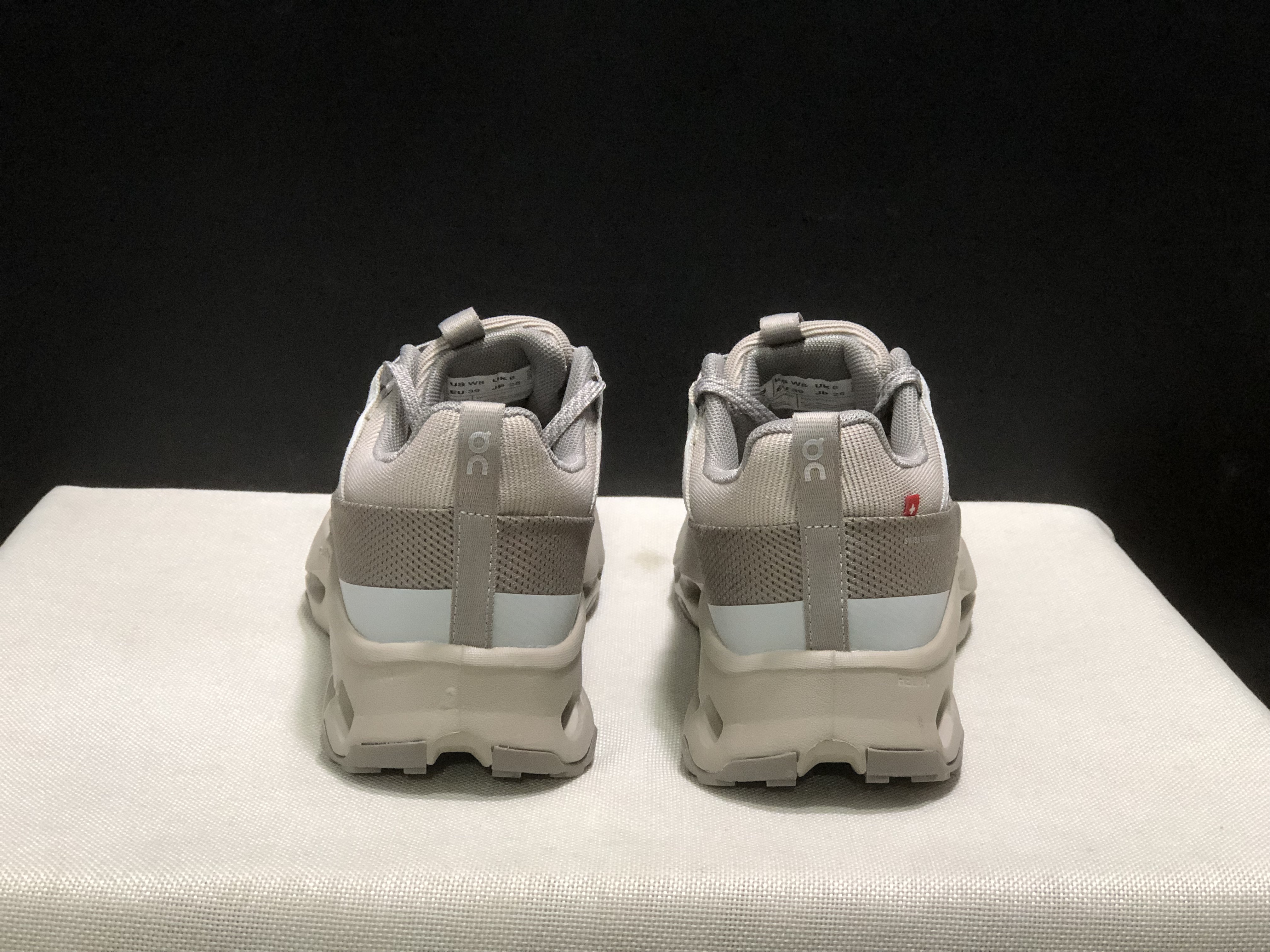 On Running Cloudhorizon Comfortable Hiking Shoes White/Light Brown