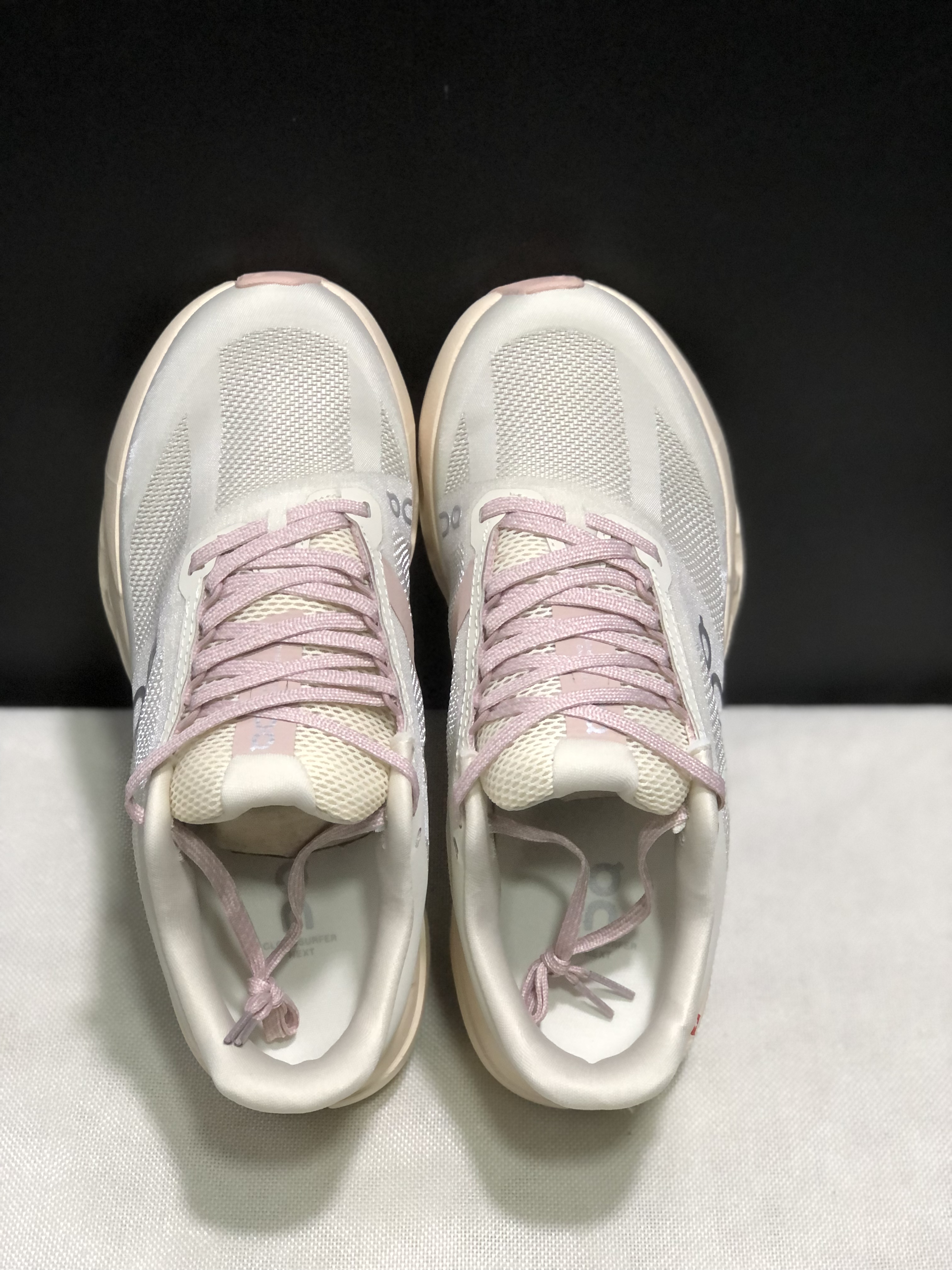 On Running Cloudsurfer Next Casual Running Shoes Moonlight/Powder