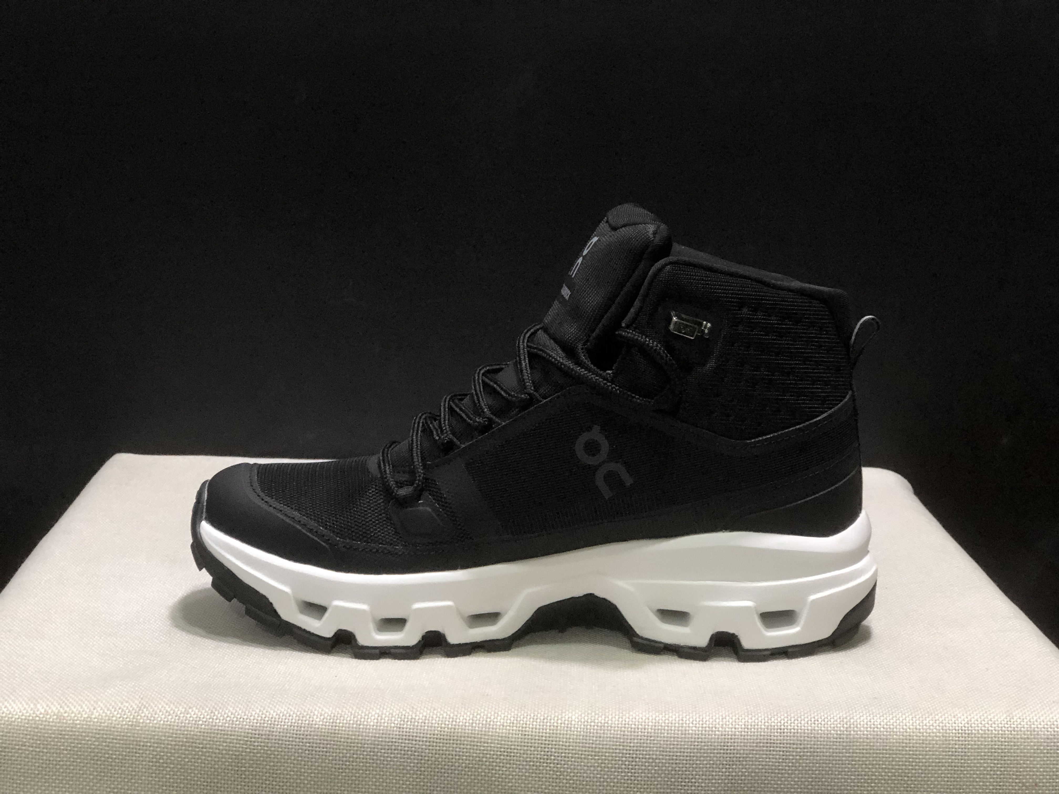 On Running Cloudrock Mid WP High-Top Hiking Shoes Black/White